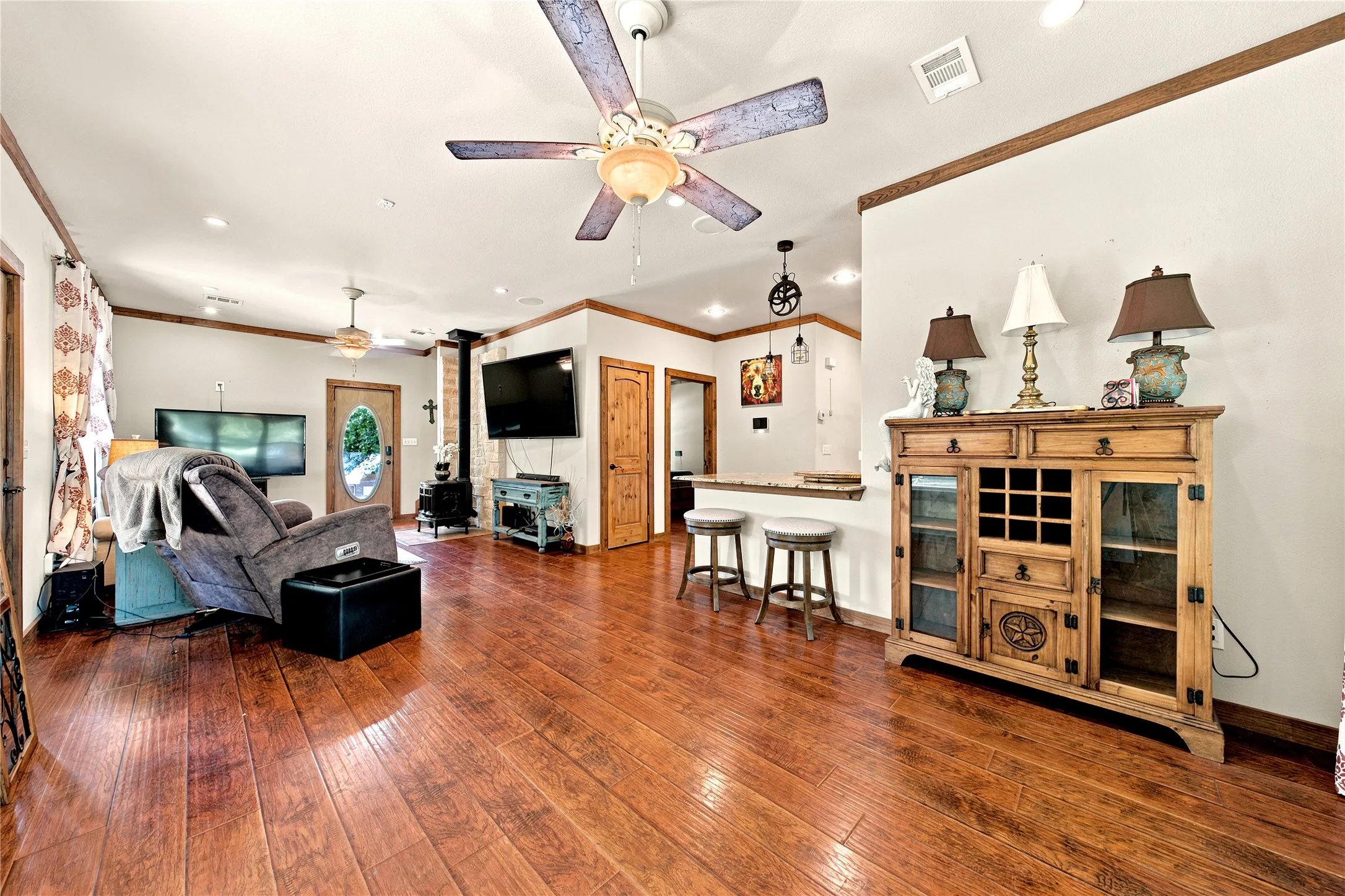 Single Family Residence For Sale in Henderson County , 5470 Possum Trail, Eustace, Texas 75124, 4 Bedroom, 3 Bathroom, 2 Garage spaces, 2,149 Sqft, built in 2012, mls#21324350, Real Estate Agent in Eustace, Homes For Sale in Henderson county, Homes For Sale in Eustace, Realtor in Eustace Texas, Real Estate Brokerage Independent Realty Texas, Luminita Cordes Realtor