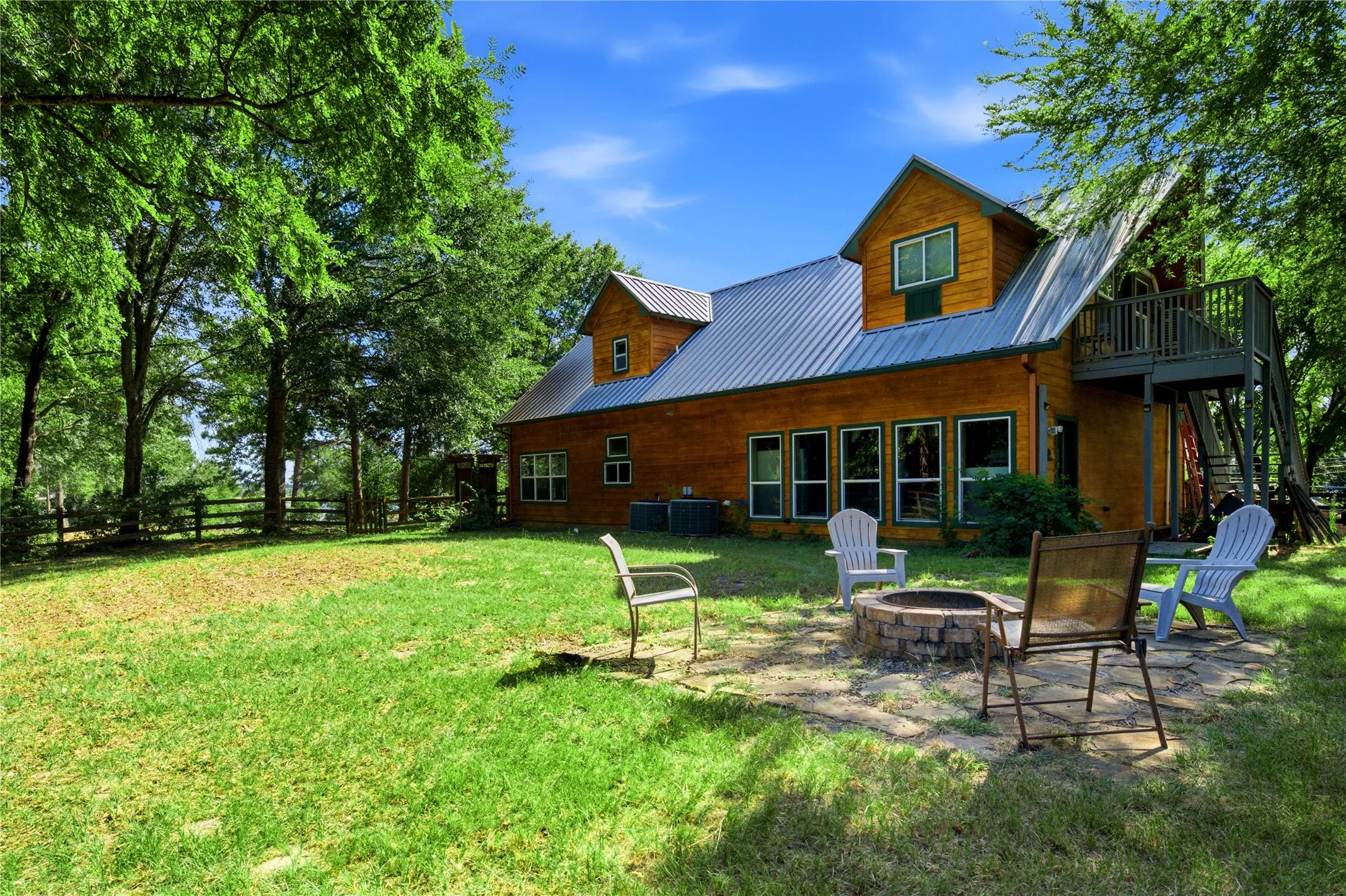 Single Family Residence For Sale in Henderson County , 5470 Possum Trail, Eustace, Texas 75124, 4 Bedroom, 3 Bathroom, 2 Garage spaces, 2,149 Sqft, built in 2012, mls#21324350, Real Estate Agent in Eustace, Homes For Sale in Henderson county, Homes For Sale in Eustace, Realtor in Eustace Texas, Real Estate Brokerage Independent Realty Texas, Luminita Cordes Realtor
