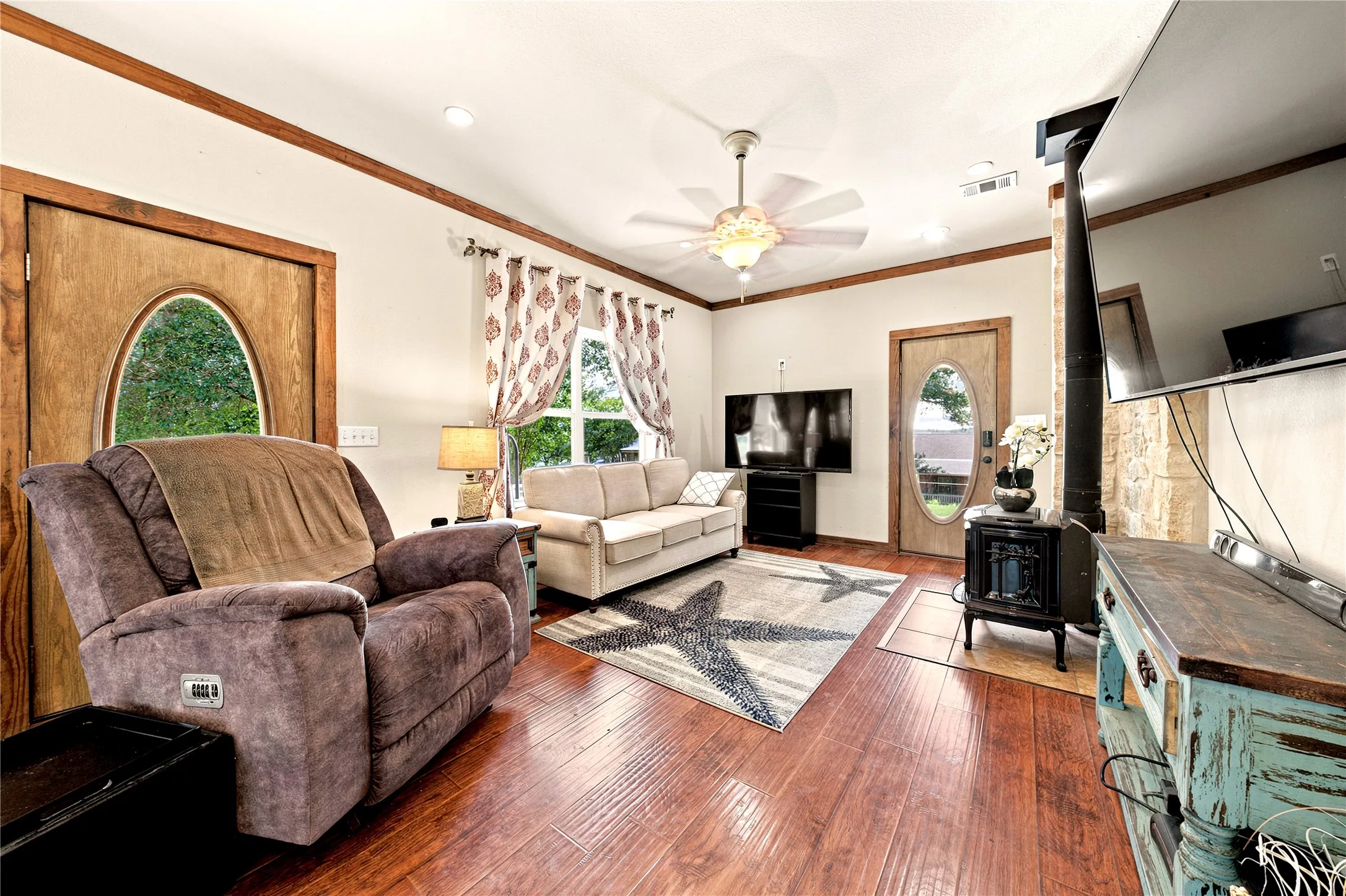 Single Family Residence For Sale in Henderson County , 5470 Possum Trail, Eustace, Texas 75124, 4 Bedroom, 3 Bathroom, 2 Garage spaces, 2,149 Sqft, built in 2012, mls#21324350, Real Estate Agent in Eustace, Homes For Sale in Henderson county, Homes For Sale in Eustace, Realtor in Eustace Texas, Real Estate Brokerage Independent Realty Texas, Luminita Cordes Realtor