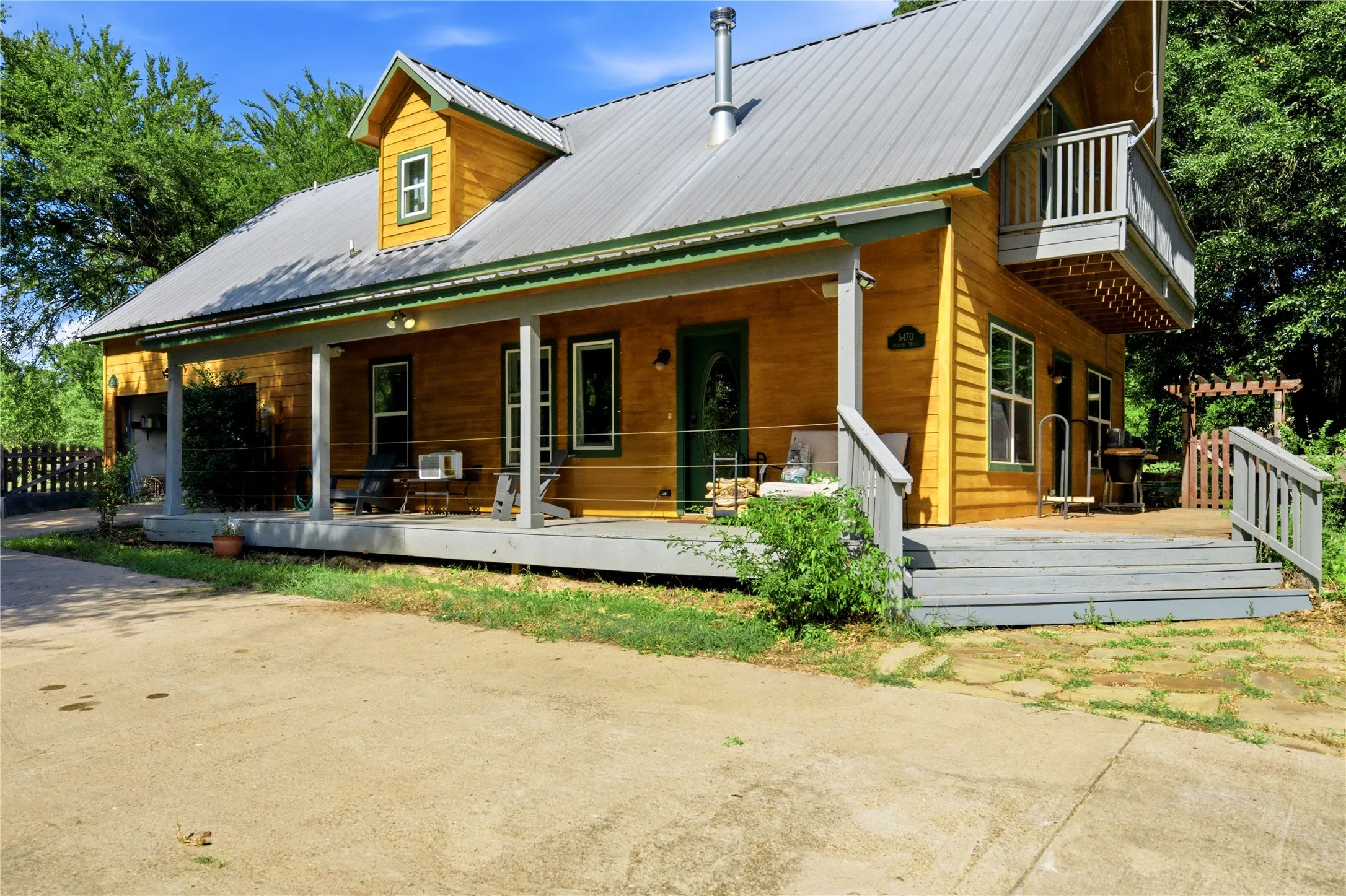 Single Family Residence For Sale in Henderson County , 5470 Possum Trail, Eustace, Texas 75124, 4 Bedroom, 3 Bathroom, 2 Garage spaces, 2,149 Sqft, built in 2012, mls#21324350, Real Estate Agent in Eustace, Homes For Sale in Henderson county, Homes For Sale in Eustace, Realtor in Eustace Texas, Real Estate Brokerage Independent Realty Texas, Luminita Cordes Realtor