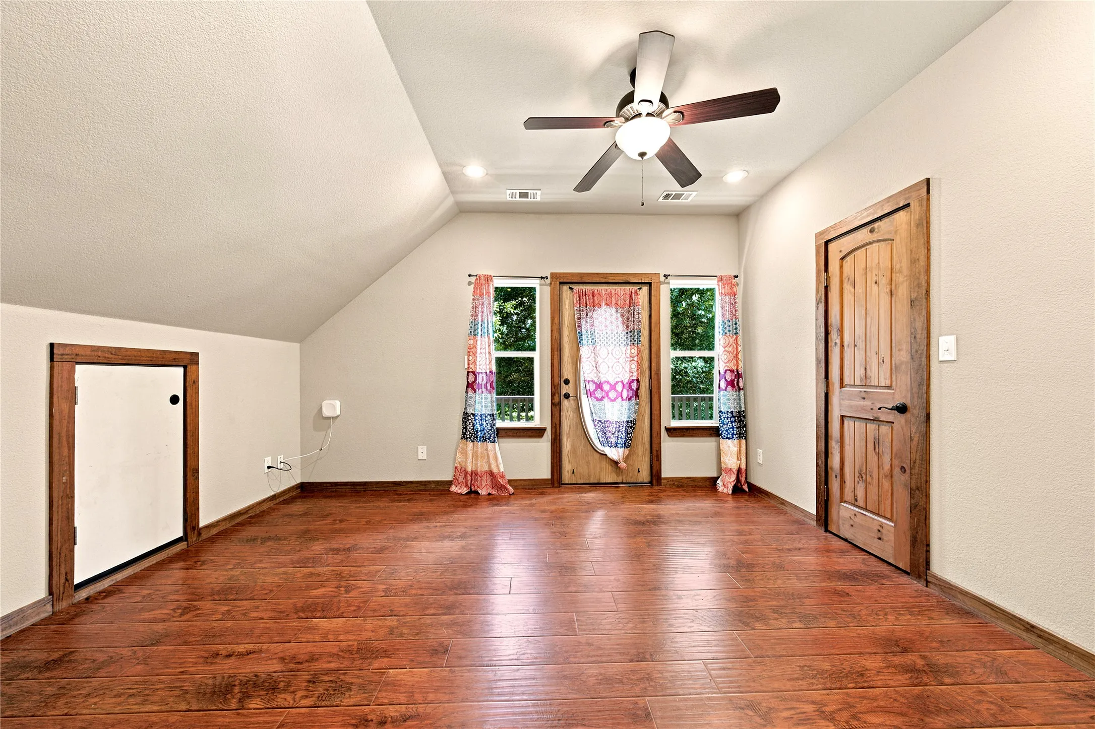 Single Family Residence For Sale in Henderson County , 5470 Possum Trail, Eustace, Texas 75124, 4 Bedroom, 3 Bathroom, 2 Garage spaces, 2,149 Sqft, built in 2012, mls#21324350, Real Estate Agent in Eustace, Homes For Sale in Henderson county, Homes For Sale in Eustace, Realtor in Eustace Texas, Real Estate Brokerage Independent Realty Texas, Luminita Cordes Realtor