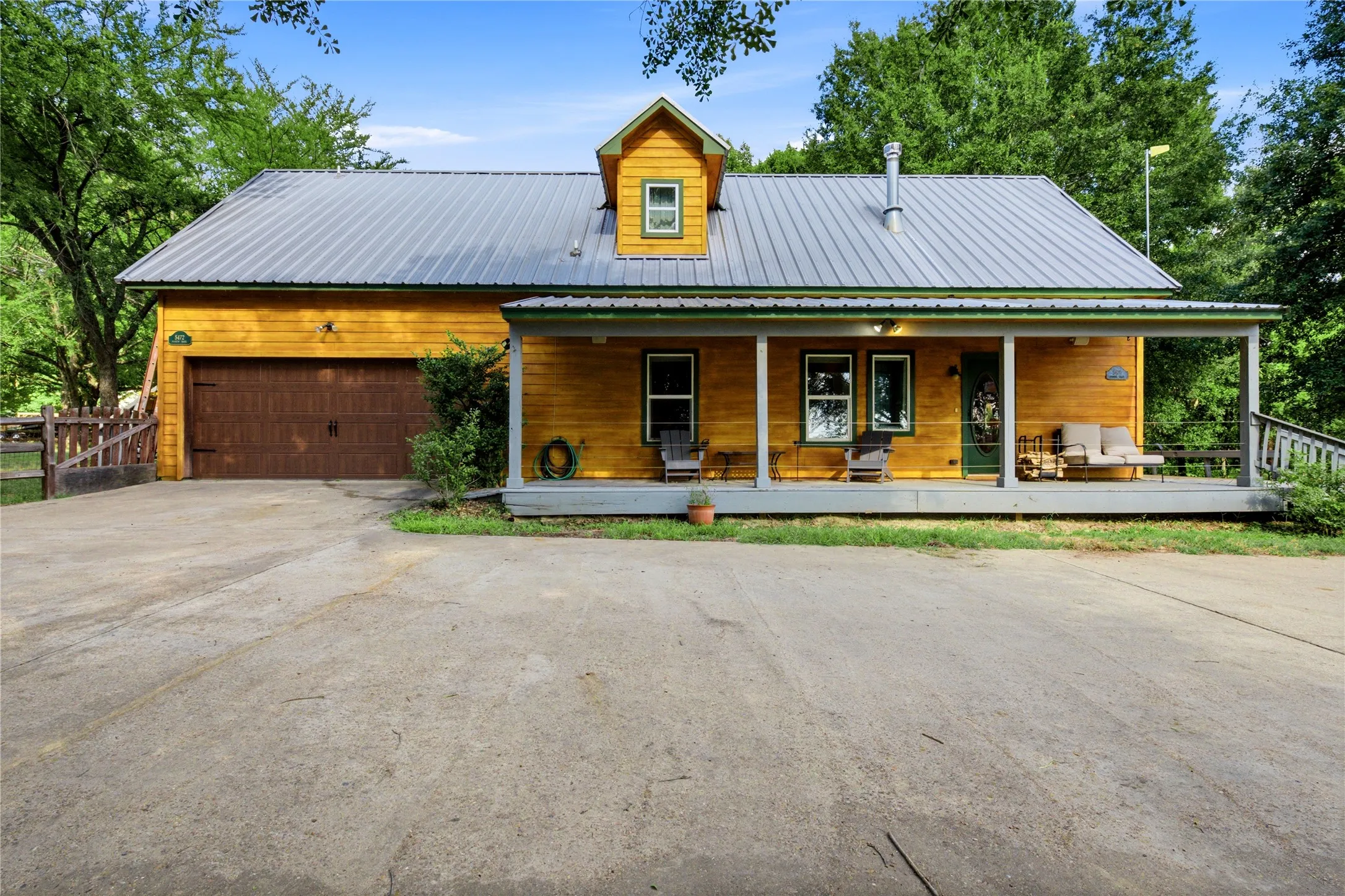 Single Family Residence For Sale in Henderson County , 5470 Possum Trail, Eustace, Texas 75124, 4 Bedroom, 3 Bathroom, 2 Garage spaces, 2,149 Sqft, built in 2012, mls#21324350, Real Estate Agent in Eustace, Homes For Sale in Henderson county, Homes For Sale in Eustace, Realtor in Eustace Texas, Real Estate Brokerage Independent Realty Texas, Luminita Cordes Realtor
