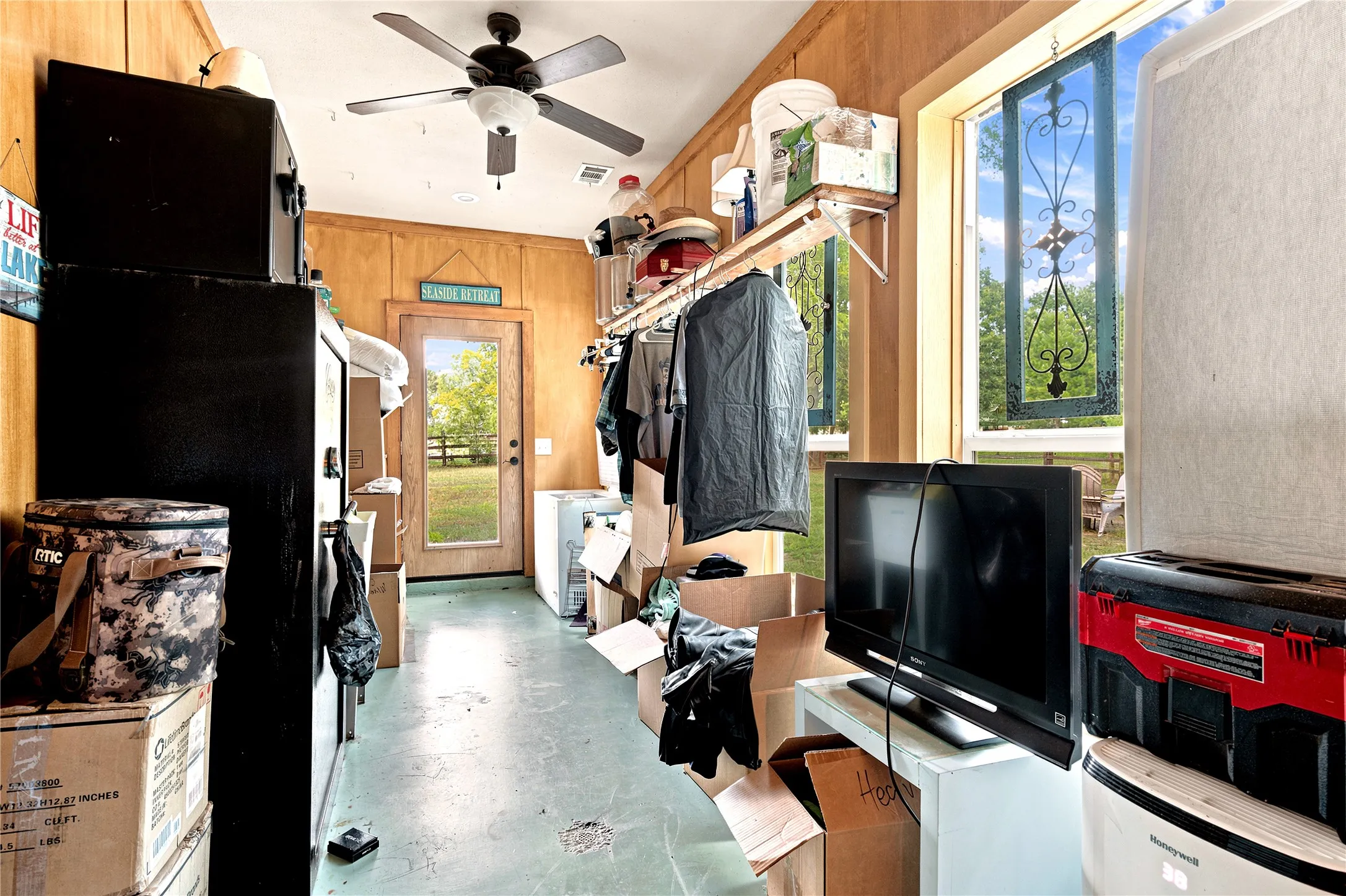 Single Family Residence For Sale in Henderson County , 5470 Possum Trail, Eustace, Texas 75124, 4 Bedroom, 3 Bathroom, 2 Garage spaces, 2,149 Sqft, built in 2012, mls#21324350, Real Estate Agent in Eustace, Homes For Sale in Henderson county, Homes For Sale in Eustace, Realtor in Eustace Texas, Real Estate Brokerage Independent Realty Texas, Luminita Cordes Realtor