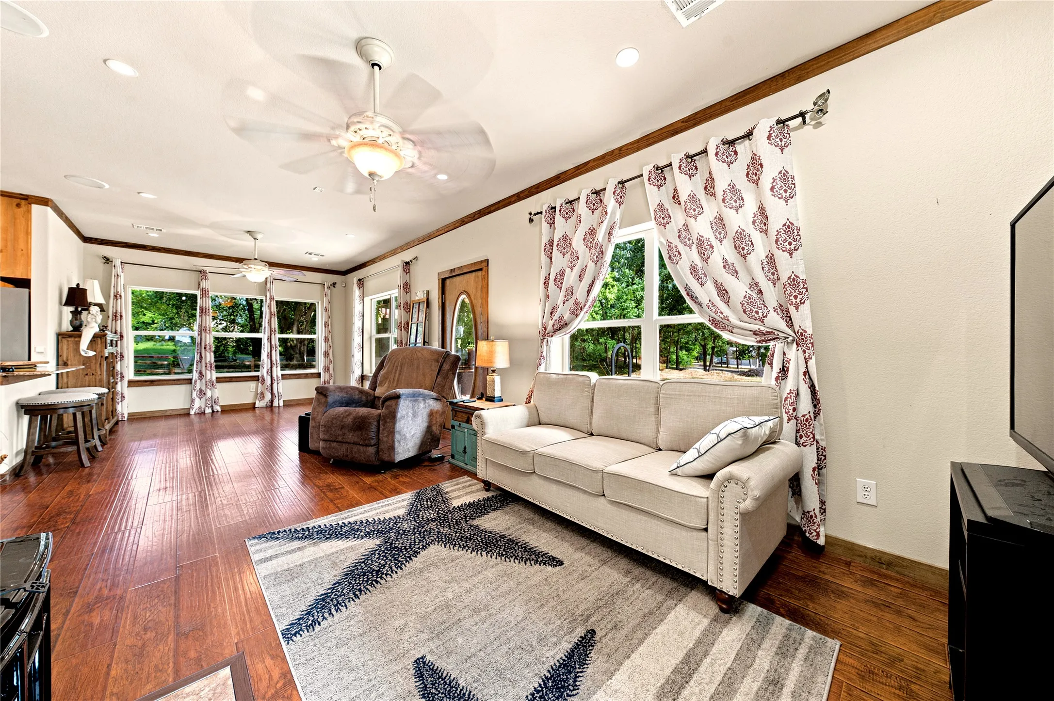 Single Family Residence For Sale in Henderson County , 5470 Possum Trail, Eustace, Texas 75124, 4 Bedroom, 3 Bathroom, 2 Garage spaces, 2,149 Sqft, built in 2012, mls#21324350, Real Estate Agent in Eustace, Homes For Sale in Henderson county, Homes For Sale in Eustace, Realtor in Eustace Texas, Real Estate Brokerage Independent Realty Texas, Luminita Cordes Realtor