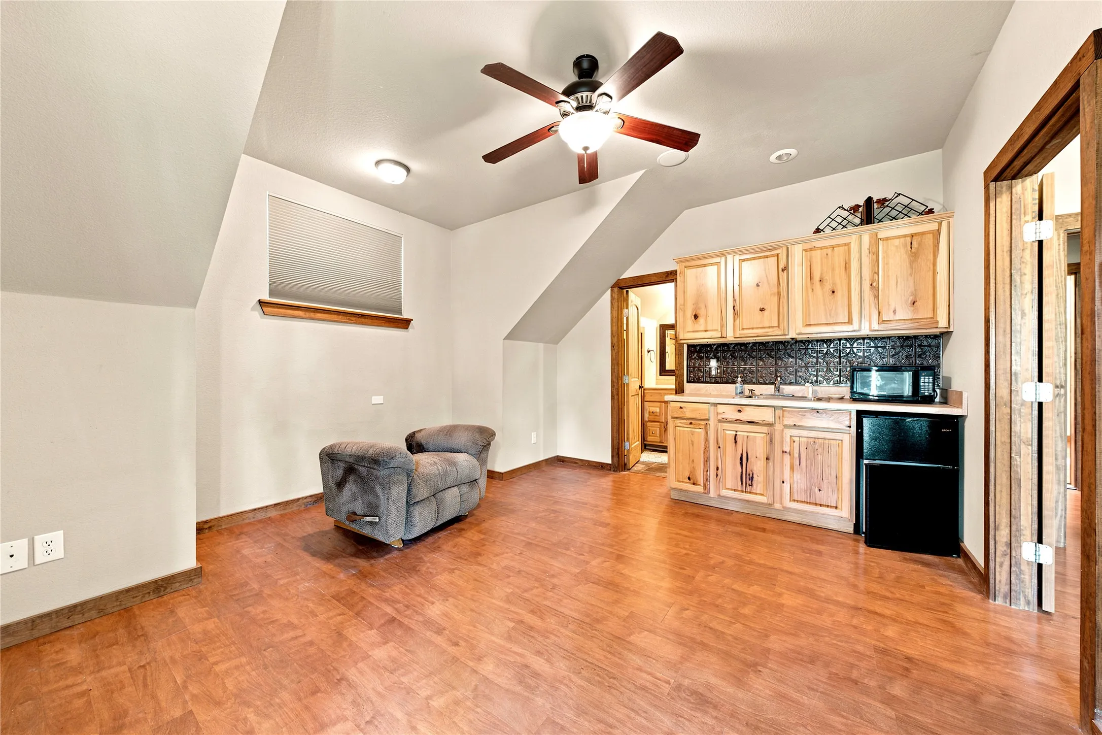 Single Family Residence For Sale in Henderson County , 5470 Possum Trail, Eustace, Texas 75124, 4 Bedroom, 3 Bathroom, 2 Garage spaces, 2,149 Sqft, built in 2012, mls#21324350, Real Estate Agent in Eustace, Homes For Sale in Henderson county, Homes For Sale in Eustace, Realtor in Eustace Texas, Real Estate Brokerage Independent Realty Texas, Luminita Cordes Realtor