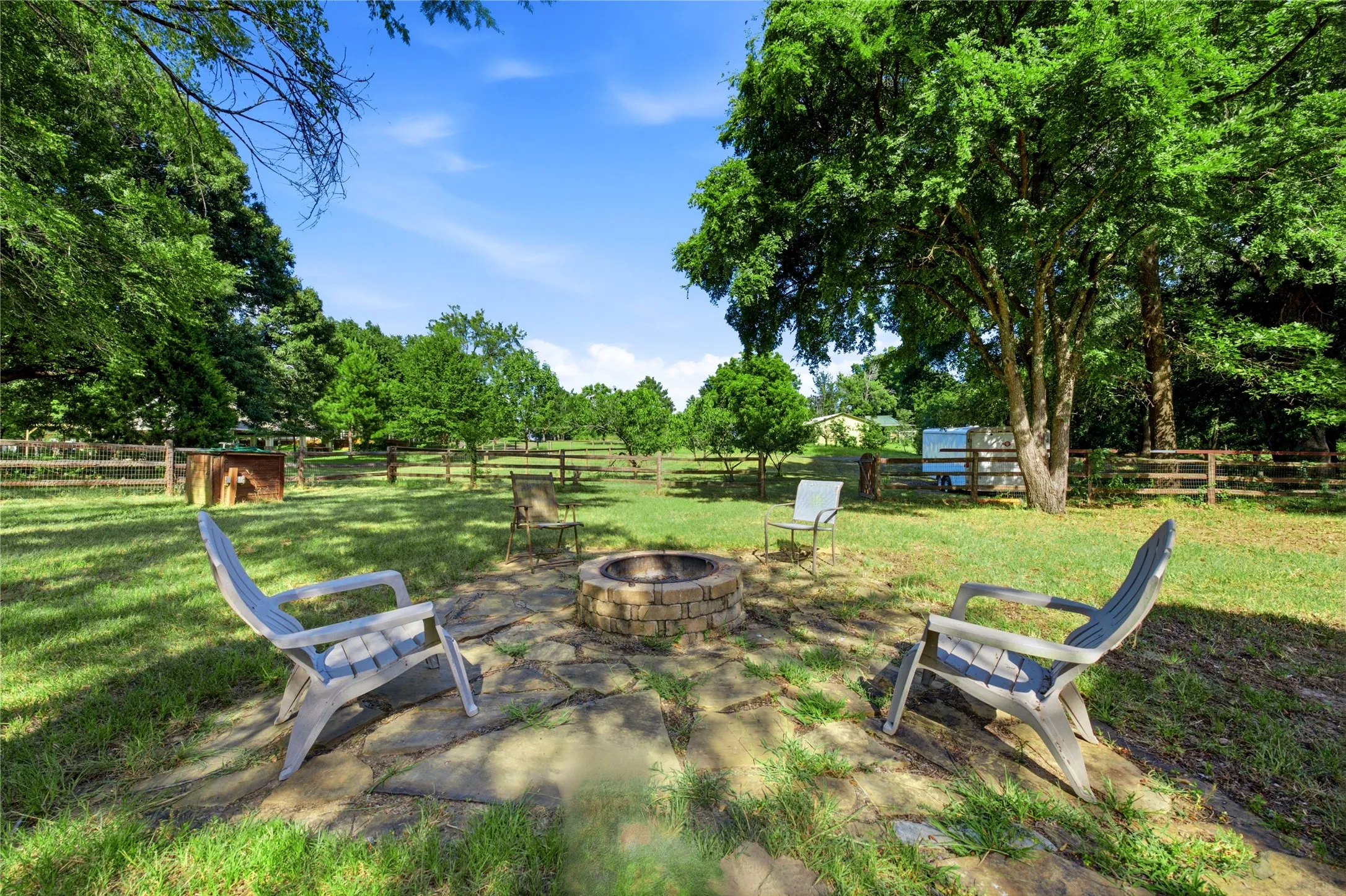 Single Family Residence For Sale in Henderson County , 5470 Possum Trail, Eustace, Texas 75124, 4 Bedroom, 3 Bathroom, 2 Garage spaces, 2,149 Sqft, built in 2012, mls#21324350, Real Estate Agent in Eustace, Homes For Sale in Henderson county, Homes For Sale in Eustace, Realtor in Eustace Texas, Real Estate Brokerage Independent Realty Texas, Luminita Cordes Realtor