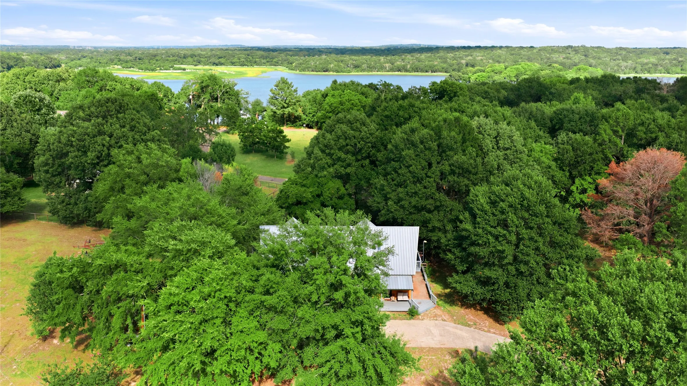 Single Family Residence For Sale in Henderson County , 5470 Possum Trail, Eustace, Texas 75124, 4 Bedroom, 3 Bathroom, 2 Garage spaces, 2,149 Sqft, built in 2012, mls#21324350, Real Estate Agent in Eustace, Homes For Sale in Henderson county, Homes For Sale in Eustace, Realtor in Eustace Texas, Real Estate Brokerage Independent Realty Texas, Luminita Cordes Realtor
