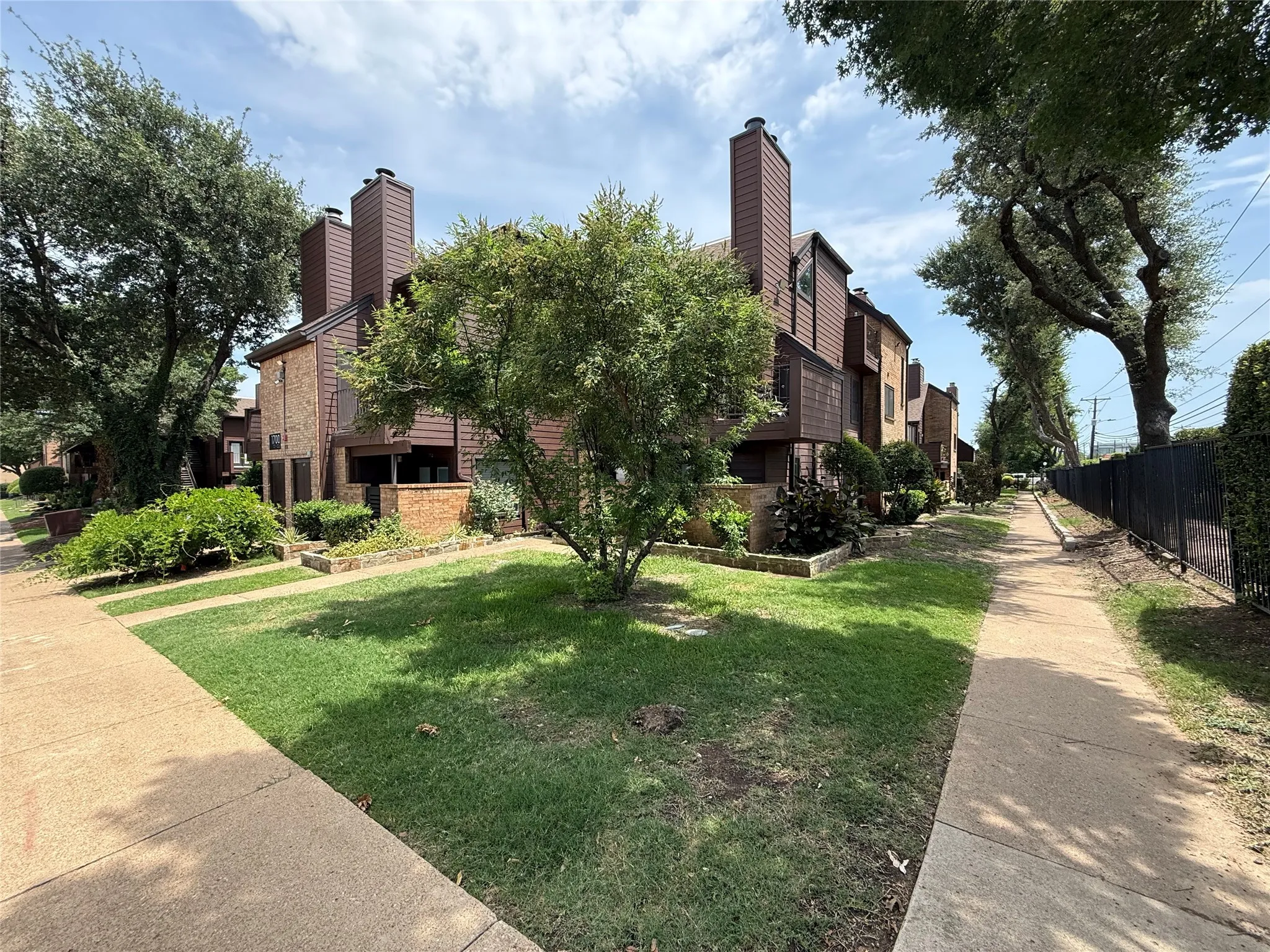 Condominium For Rent in Tarrant County , 1700 Baird Farm Circle 1306, Arlington, Texas 76006, 1 Bedroom, 1 Bathroom, Garage spaces, 480 Sqft, built in 1984, mls#21324353, Real Estate Agent in Arlington, Homes For Rent in Tarrant county, Homes For Rent in Arlington, Realtor in Arlington Texas, Real Estate Brokerage Independent Realty Texas, Luminita Cordes Realtor