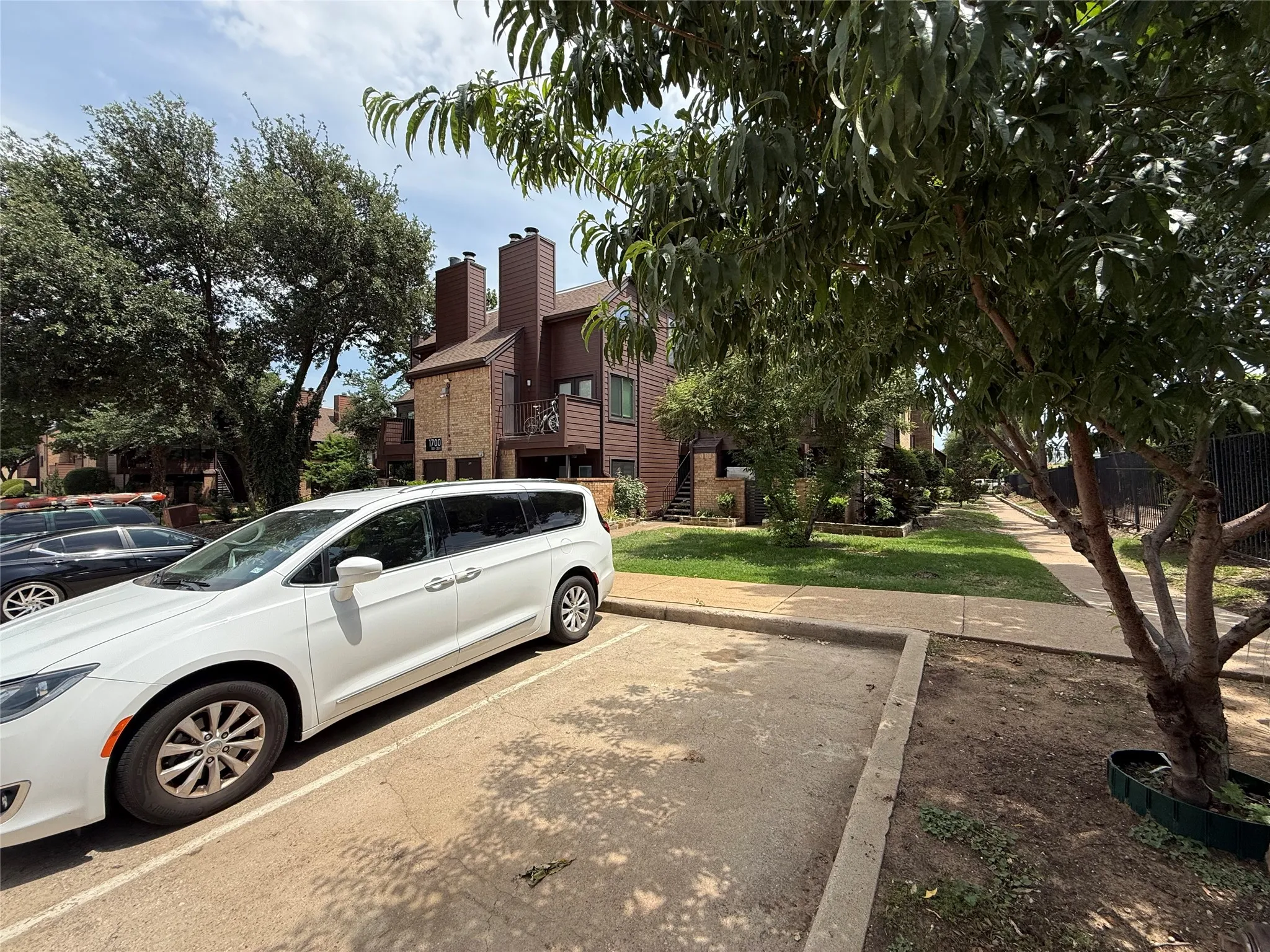 Condominium For Rent in Tarrant County , 1700 Baird Farm Circle 1306, Arlington, Texas 76006, 1 Bedroom, 1 Bathroom, Garage spaces, 480 Sqft, built in 1984, mls#21324353, Real Estate Agent in Arlington, Homes For Rent in Tarrant county, Homes For Rent in Arlington, Realtor in Arlington Texas, Real Estate Brokerage Independent Realty Texas, Luminita Cordes Realtor