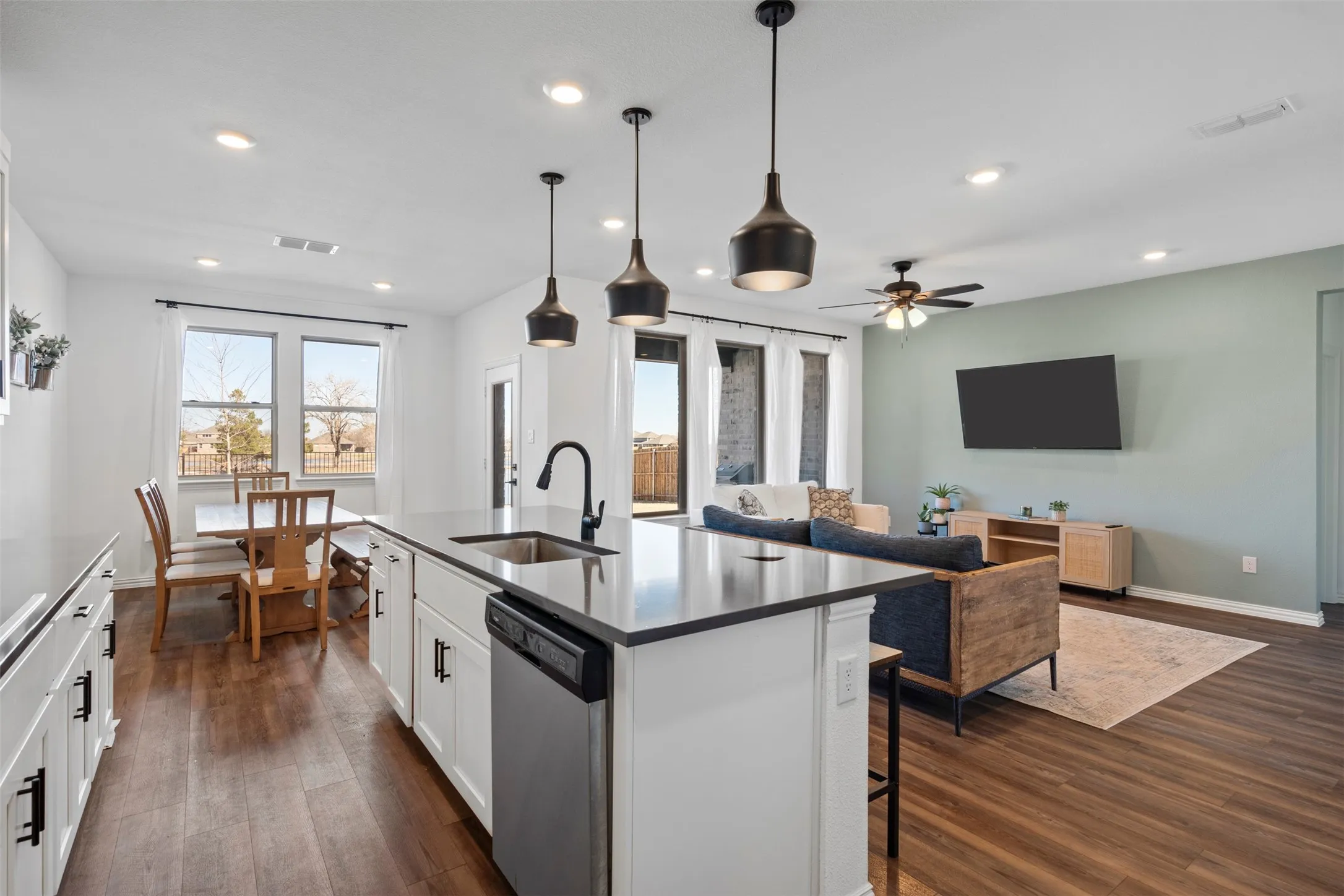 Single Family Residence For Sale in Tarrant County , 1420 Escondido Drive, Fort Worth, Texas 76052, 4 Bedroom, 4 Bathroom, 2 Garage spaces, 2,727 Sqft, built in 2022, mls#21324330, Real Estate Agent in Fort Worth, Homes For Sale in Tarrant county, Homes For Sale in Fort Worth, Realtor in Fort Worth Texas, Real Estate Brokerage Independent Realty Texas, Luminita Cordes Realtor