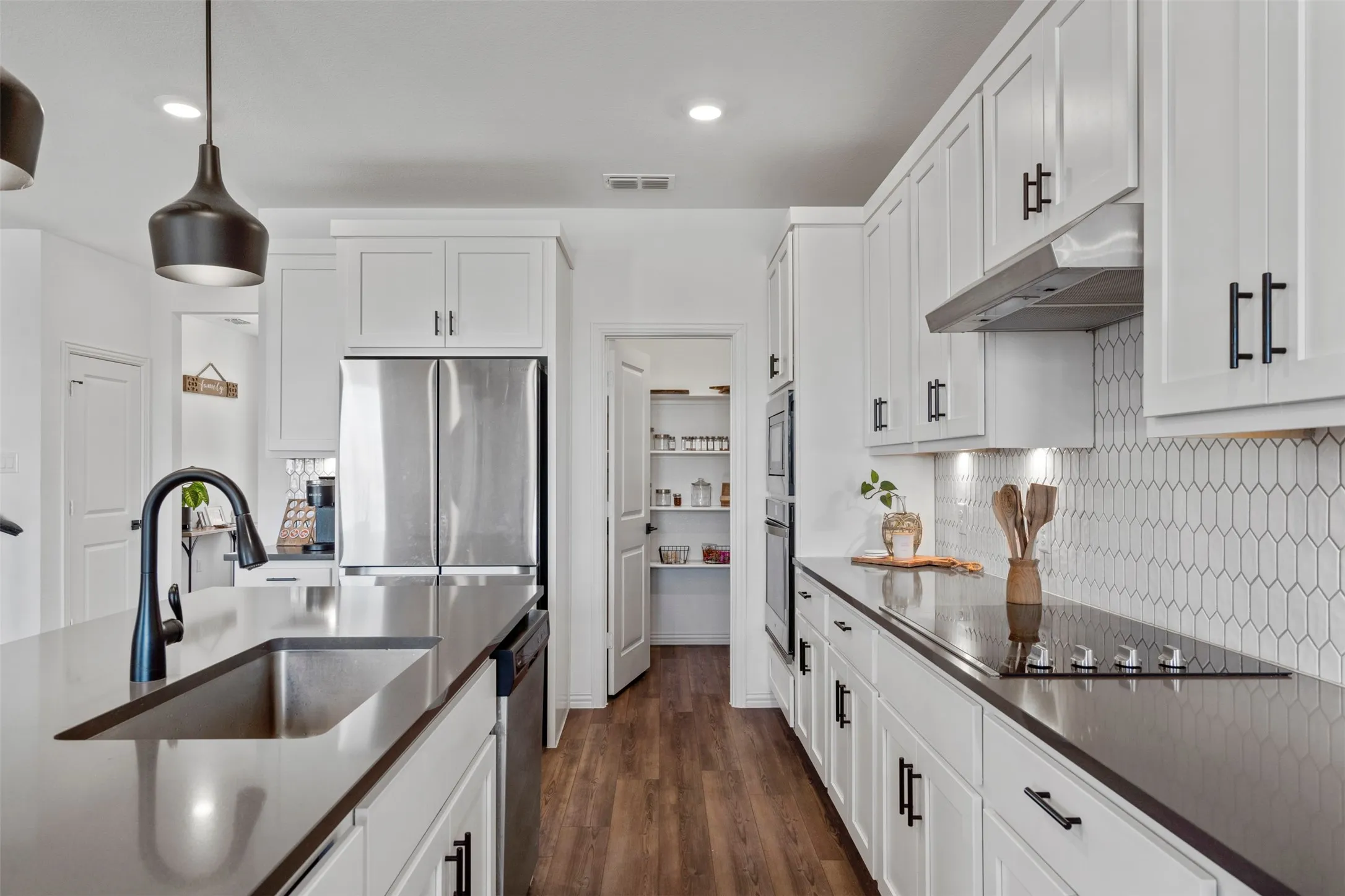 Single Family Residence For Sale in Tarrant County , 1420 Escondido Drive, Fort Worth, Texas 76052, 4 Bedroom, 4 Bathroom, 2 Garage spaces, 2,727 Sqft, built in 2022, mls#21324330, Real Estate Agent in Fort Worth, Homes For Sale in Tarrant county, Homes For Sale in Fort Worth, Realtor in Fort Worth Texas, Real Estate Brokerage Independent Realty Texas, Luminita Cordes Realtor