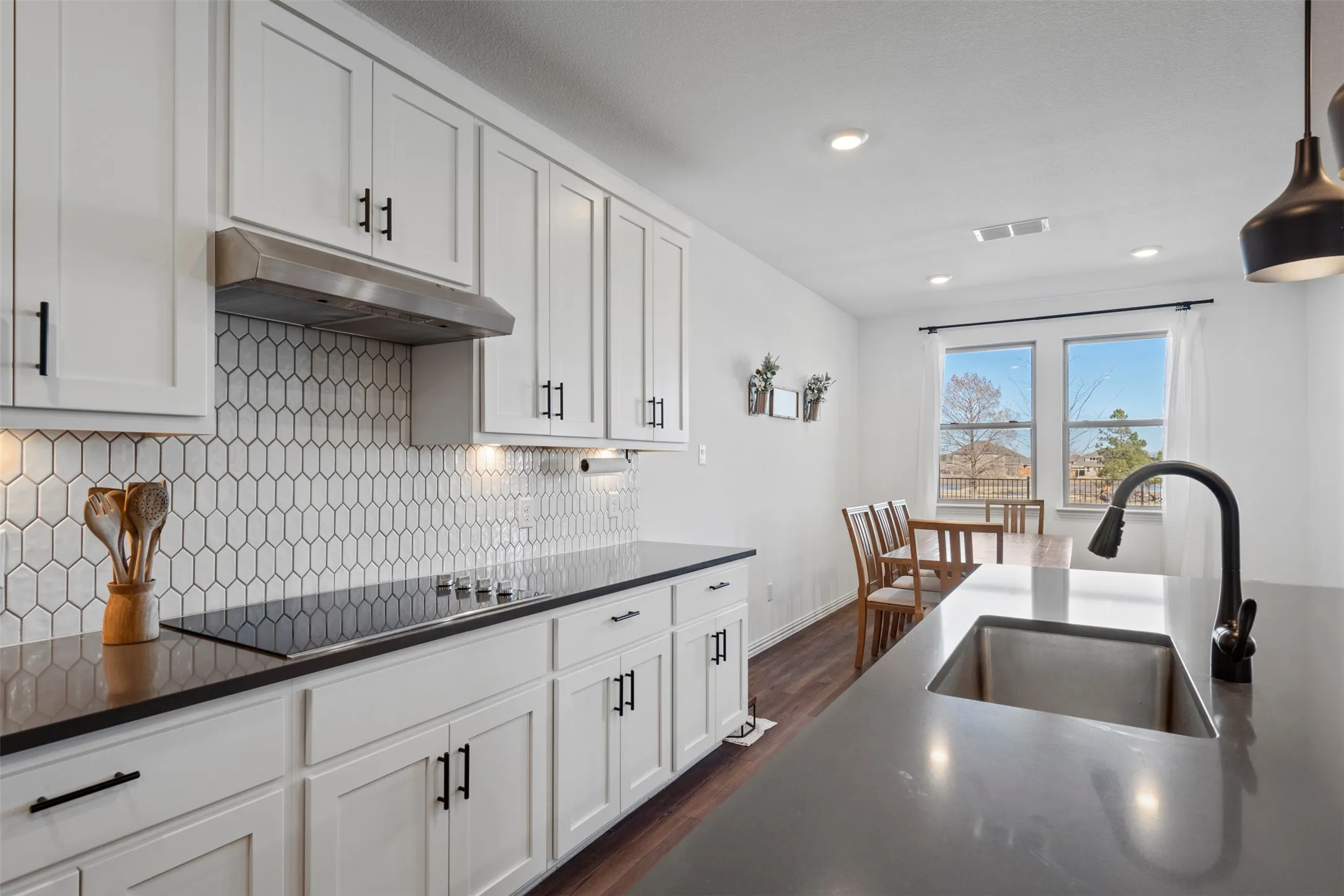 Single Family Residence For Sale in Tarrant County , 1420 Escondido Drive, Fort Worth, Texas 76052, 4 Bedroom, 4 Bathroom, 2 Garage spaces, 2,727 Sqft, built in 2022, mls#21324330, Real Estate Agent in Fort Worth, Homes For Sale in Tarrant county, Homes For Sale in Fort Worth, Realtor in Fort Worth Texas, Real Estate Brokerage Independent Realty Texas, Luminita Cordes Realtor