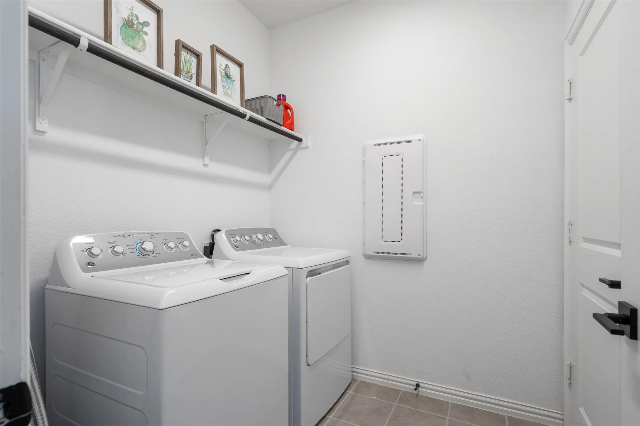 Single Family Residence For Sale in Tarrant County , 1420 Escondido Drive, Fort Worth, Texas 76052, 4 Bedroom, 4 Bathroom, 2 Garage spaces, 2,727 Sqft, built in 2022, mls#21324330, Real Estate Agent in Fort Worth, Homes For Sale in Tarrant county, Homes For Sale in Fort Worth, Realtor in Fort Worth Texas, Real Estate Brokerage Independent Realty Texas, Luminita Cordes Realtor
