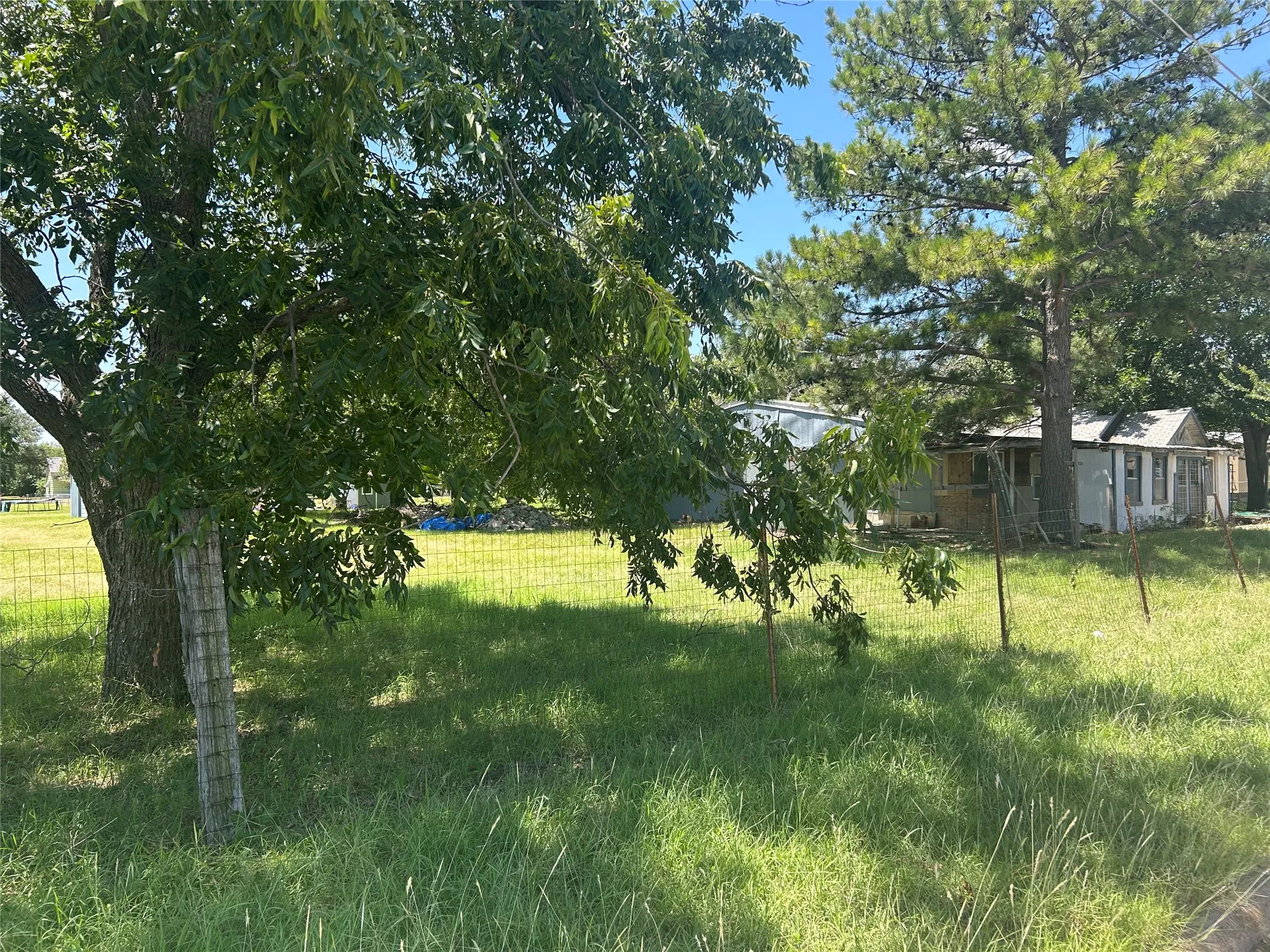 Single Family Residence For Sale in Young County , 209, 203 W Church Street, Olney, Texas 76374, 2 Bedrooms, 1 Bathroom, Garage spaces, 1,818 Sqft, built in 1950, Price $30,000, mls#21324369, Real Estate Agent in Olney, Homes For Sale in Young county, Homes For Sale in Olney, Realtor in Olney Texas, Real Estate Brokerage Independent Realty Texas, Luminita Cordes Realtor