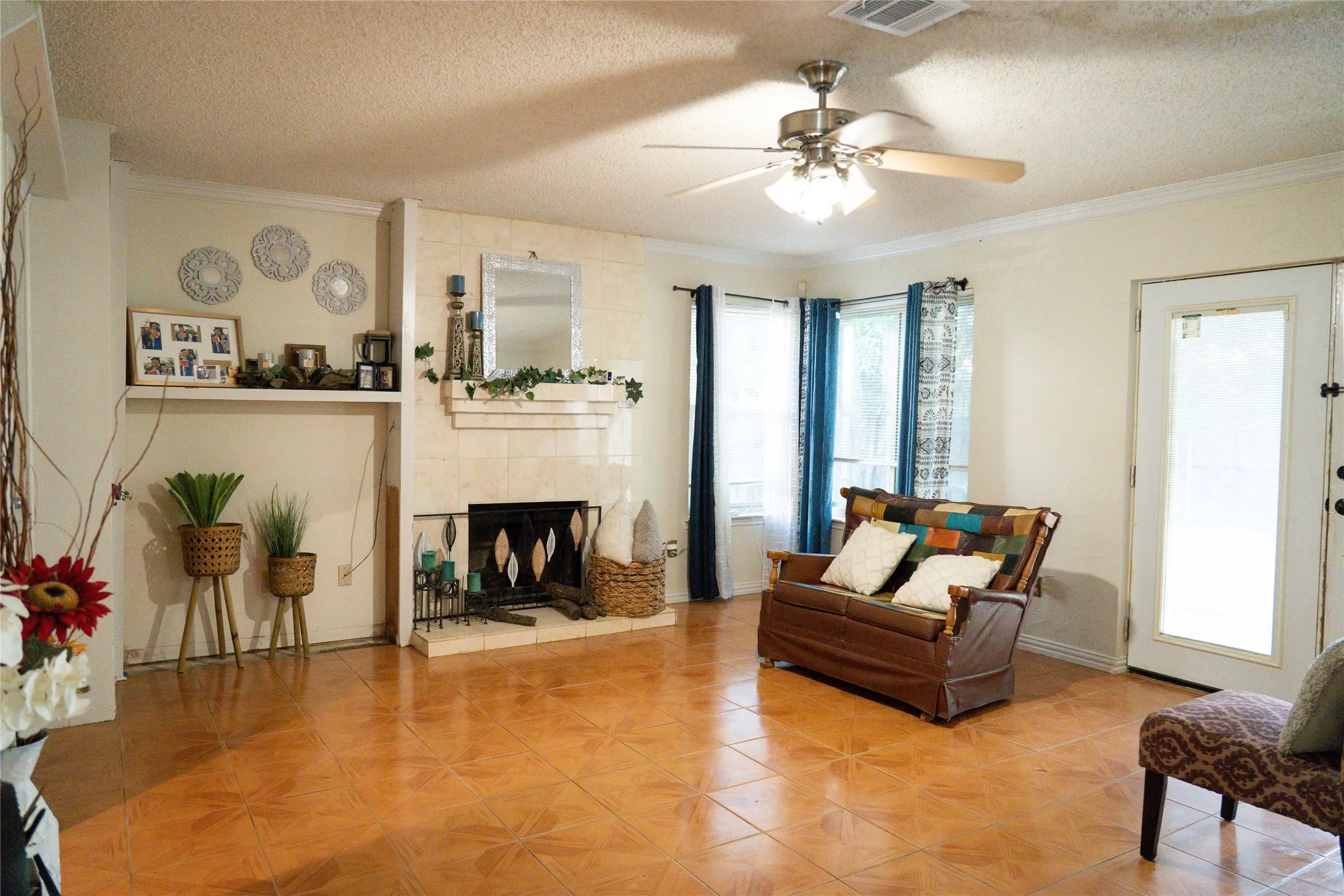 Single Family Residence For Sale in Tarrant County , 2521 Channing Drive, Grand Prairie, Texas 75052, 4 Bedroom, 3 Bathroom, 2 Garage spaces, 1,972 Sqft, built in 1982, mls#21323779, Real Estate Agent in Grand Prairie, Homes For Sale in Tarrant county, Homes For Sale in Grand Prairie, Realtor in Grand Prairie Texas, Real Estate Brokerage Independent Realty Texas, Luminita Cordes Realtor