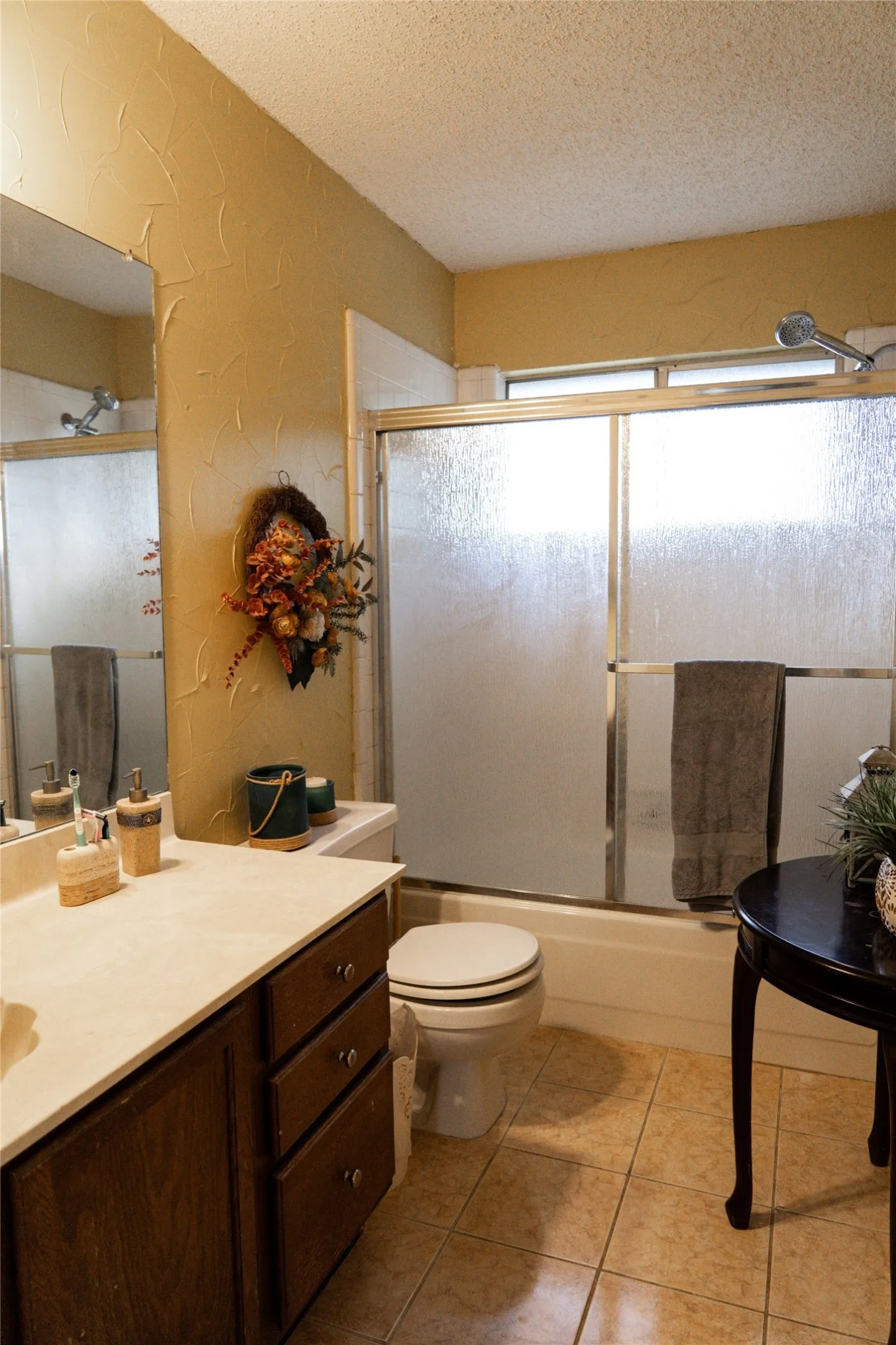 Single Family Residence For Sale in Tarrant County , 2521 Channing Drive, Grand Prairie, Texas 75052, 4 Bedroom, 3 Bathroom, 2 Garage spaces, 1,972 Sqft, built in 1982, mls#21323779, Real Estate Agent in Grand Prairie, Homes For Sale in Tarrant county, Homes For Sale in Grand Prairie, Realtor in Grand Prairie Texas, Real Estate Brokerage Independent Realty Texas, Luminita Cordes Realtor