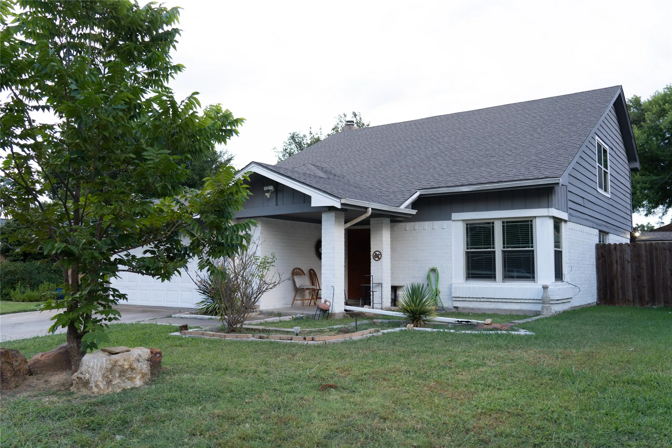 Single Family Residence For Sale in Tarrant County , 2521 Channing Drive, Grand Prairie, Texas 75052, 4 Bedroom, 3 Bathroom, 2 Garage spaces, 1,972 Sqft, built in 1982, mls#21323779, Real Estate Agent in Grand Prairie, Homes For Sale in Tarrant county, Homes For Sale in Grand Prairie, Realtor in Grand Prairie Texas, Real Estate Brokerage Independent Realty Texas, Luminita Cordes Realtor