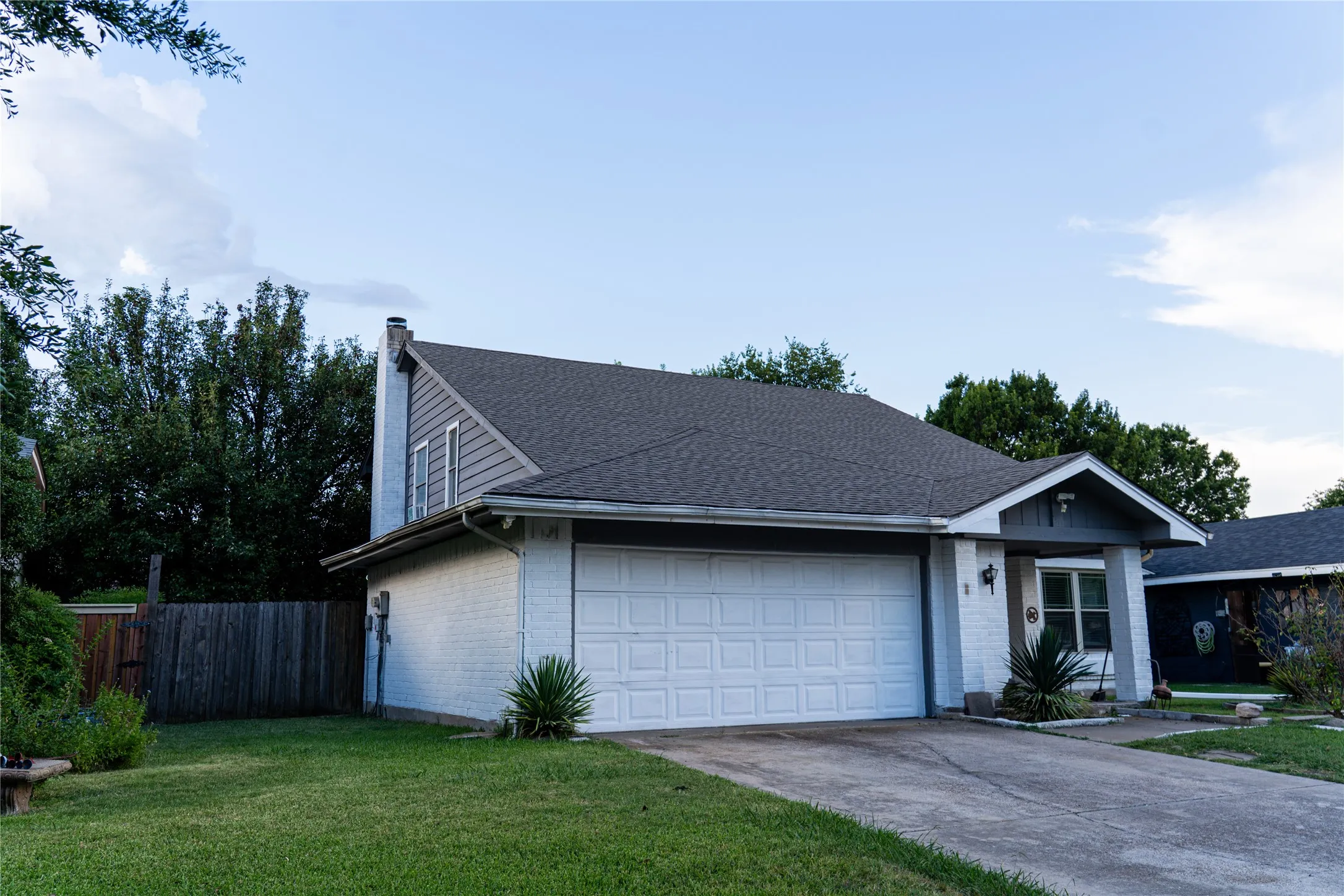 Single Family Residence For Sale in Tarrant County , 2521 Channing Drive, Grand Prairie, Texas 75052, 4 Bedroom, 3 Bathroom, 2 Garage spaces, 1,972 Sqft, built in 1982, mls#21323779, Real Estate Agent in Grand Prairie, Homes For Sale in Tarrant county, Homes For Sale in Grand Prairie, Realtor in Grand Prairie Texas, Real Estate Brokerage Independent Realty Texas, Luminita Cordes Realtor