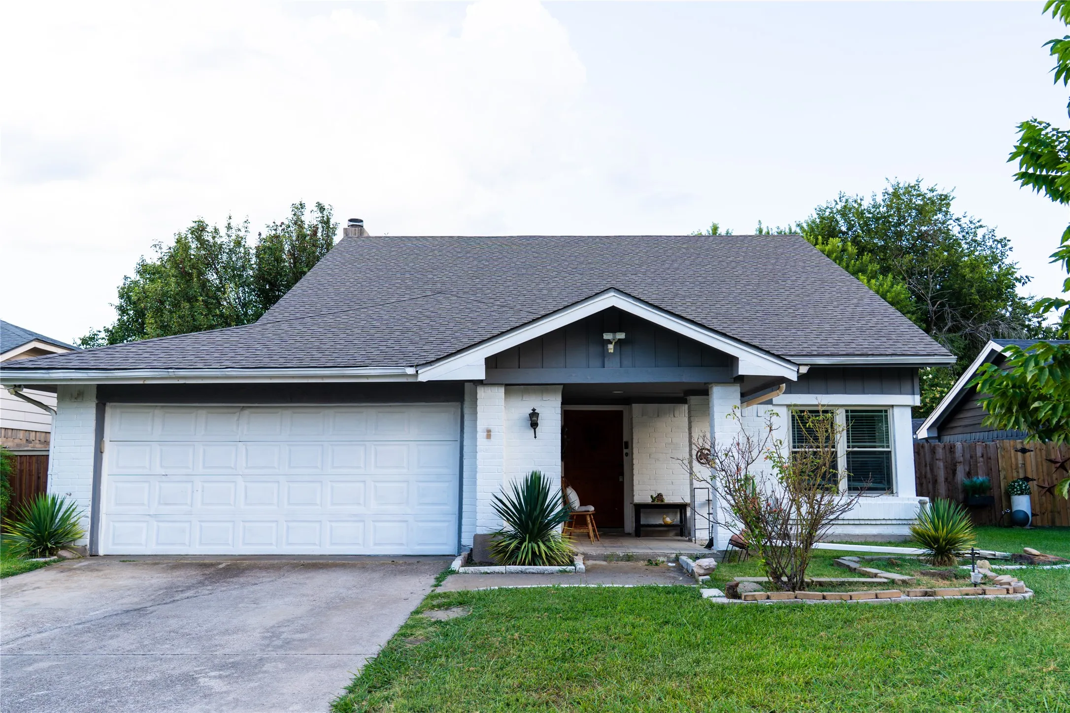 Single Family Residence For Sale in Tarrant County , 2521 Channing Drive, Grand Prairie, Texas 75052, 4 Bedroom, 3 Bathroom, 2 Garage spaces, 1,972 Sqft, built in 1982, mls#21323779, Real Estate Agent in Grand Prairie, Homes For Sale in Tarrant county, Homes For Sale in Grand Prairie, Realtor in Grand Prairie Texas, Real Estate Brokerage Independent Realty Texas, Luminita Cordes Realtor