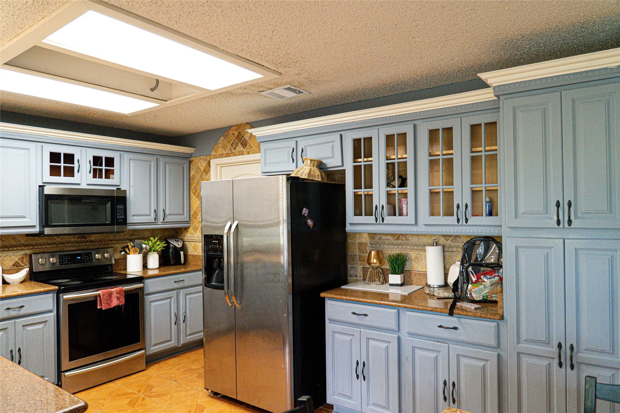 Single Family Residence For Sale in Tarrant County , 2521 Channing Drive, Grand Prairie, Texas 75052, 4 Bedroom, 3 Bathroom, 2 Garage spaces, 1,972 Sqft, built in 1982, mls#21323779, Real Estate Agent in Grand Prairie, Homes For Sale in Tarrant county, Homes For Sale in Grand Prairie, Realtor in Grand Prairie Texas, Real Estate Brokerage Independent Realty Texas, Luminita Cordes Realtor