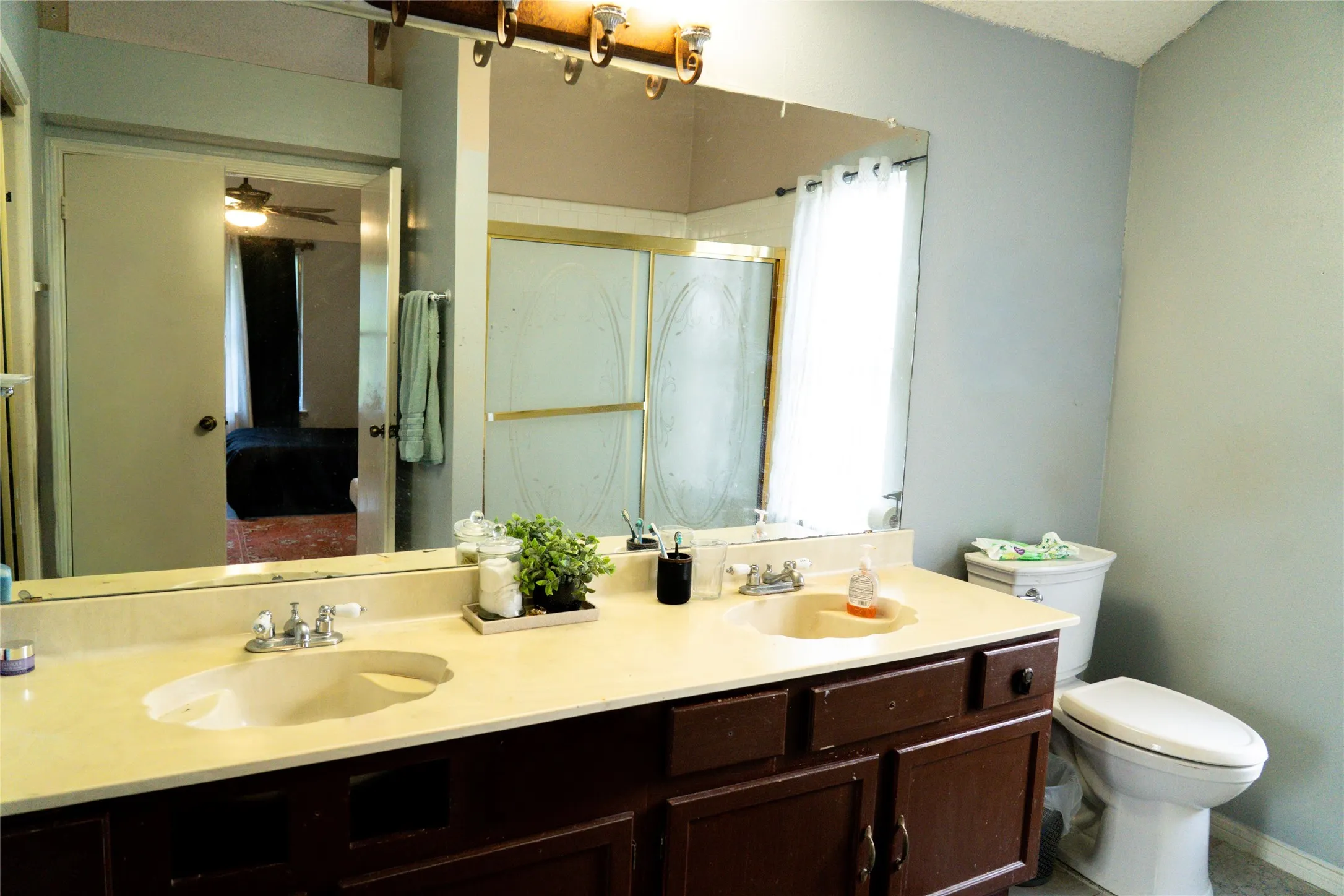 Single Family Residence For Sale in Tarrant County , 2521 Channing Drive, Grand Prairie, Texas 75052, 4 Bedroom, 3 Bathroom, 2 Garage spaces, 1,972 Sqft, built in 1982, mls#21323779, Real Estate Agent in Grand Prairie, Homes For Sale in Tarrant county, Homes For Sale in Grand Prairie, Realtor in Grand Prairie Texas, Real Estate Brokerage Independent Realty Texas, Luminita Cordes Realtor