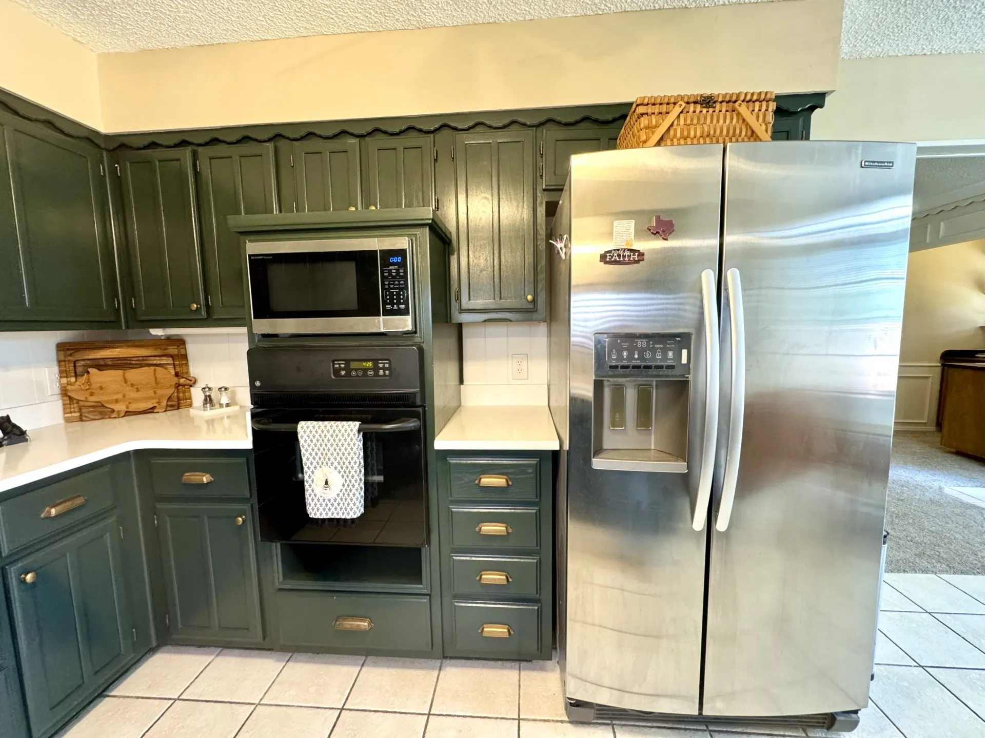 Brass hardware, built-in microwave and electric OVEN... Fridge can convey with an acceptable offer!!