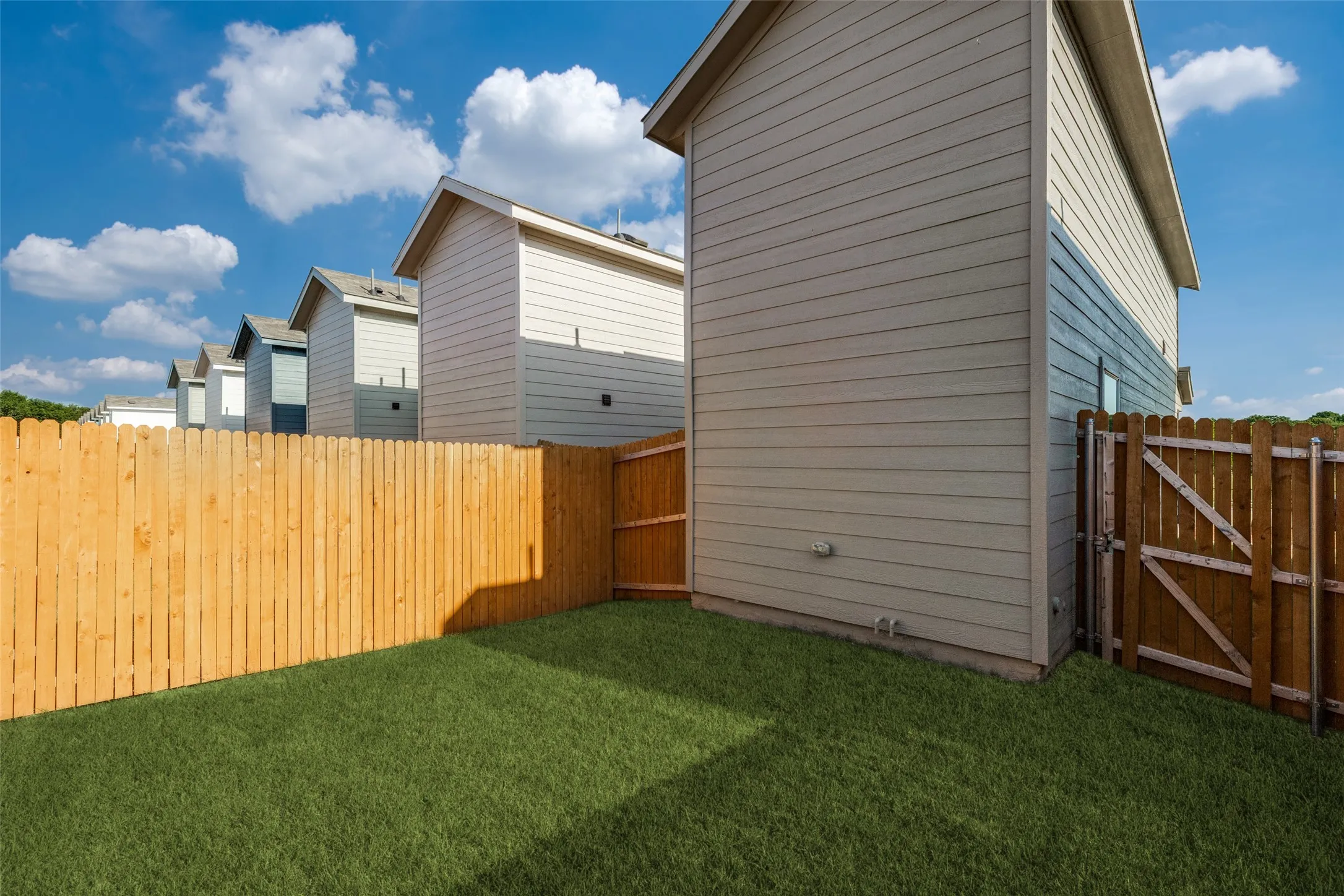 Single Family Residence For Rent in Collin County , 1037 Bishop Creek Drive, Princeton, Texas 75407, 1 Bedroom, 2 Bathrooms, Garage spaces, 661 Sqft, built in 2026, Price $1,275, mls#21323094, Real Estate Agent in Princeton, Homes For Rent in Collin county, Homes For Rent in Princeton, Realtor in Princeton Texas, Real Estate Brokerage Independent Realty Texas, Luminita Cordes Realtor