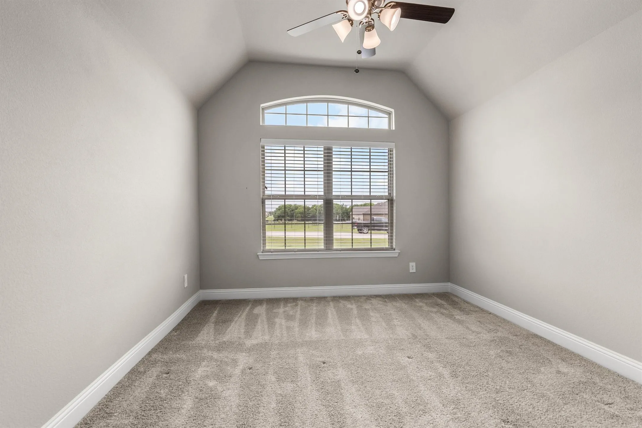 Single Family Residence For Sale in Rockwall County , 312 Ledstone Court, Rockwall, Texas 75032, 5 Bedroom, 4 Bathroom, 3 Garage spaces, 3,731 Sqft, built in 2021, mls#21318826, Real Estate Agent in Rockwall, Homes For Sale in Rockwall county, Homes For Sale in Rockwall, Realtor in Rockwall Texas, Real Estate Brokerage Independent Realty Texas, Luminita Cordes Realtor