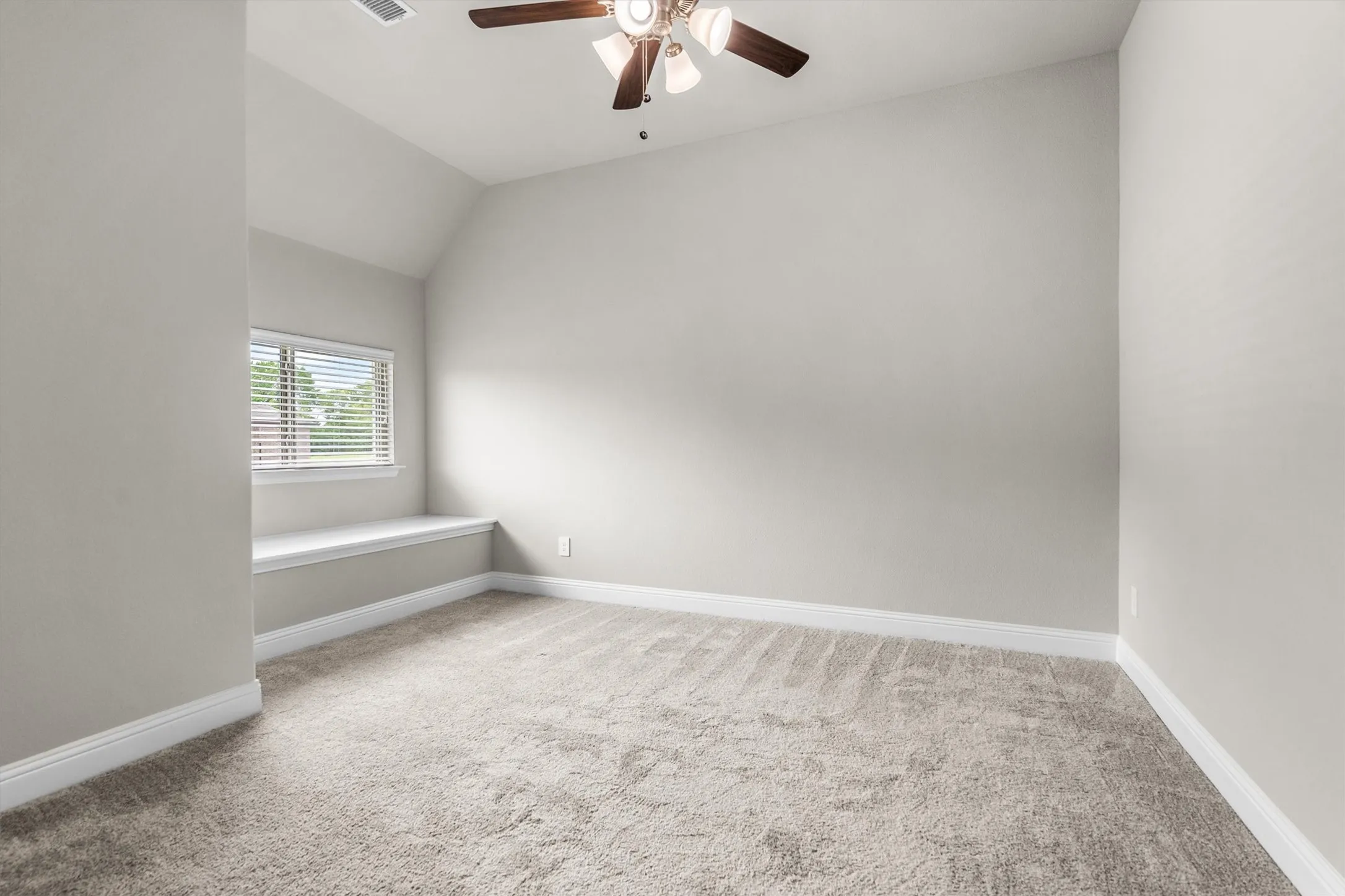 Single Family Residence For Sale in Rockwall County , 312 Ledstone Court, Rockwall, Texas 75032, 5 Bedroom, 4 Bathroom, 3 Garage spaces, 3,731 Sqft, built in 2021, mls#21318826, Real Estate Agent in Rockwall, Homes For Sale in Rockwall county, Homes For Sale in Rockwall, Realtor in Rockwall Texas, Real Estate Brokerage Independent Realty Texas, Luminita Cordes Realtor
