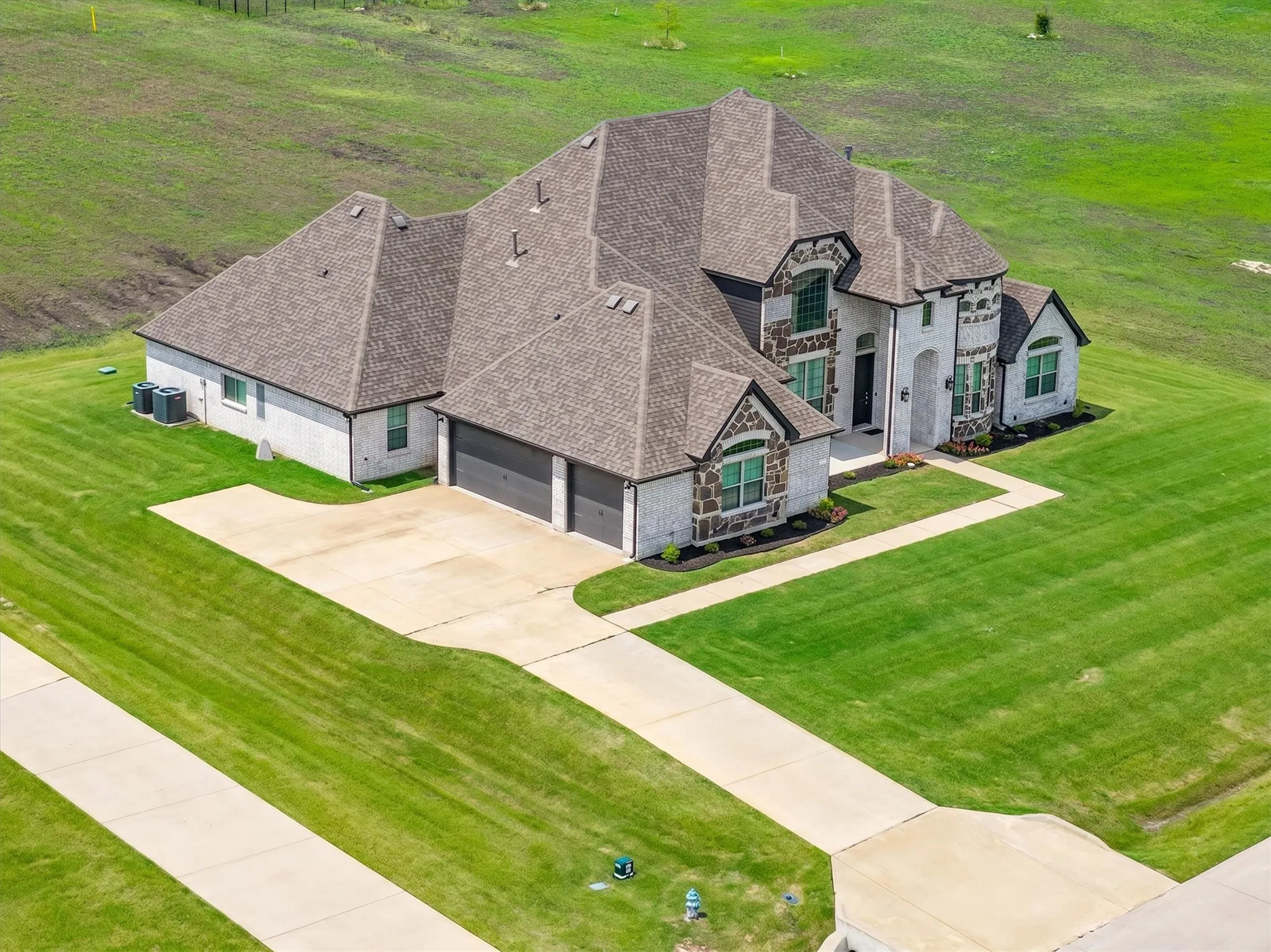 Single Family Residence For Sale in Rockwall County , 312 Ledstone Court, Rockwall, Texas 75032, 5 Bedroom, 4 Bathroom, 3 Garage spaces, 3,731 Sqft, built in 2021, mls#21318826, Real Estate Agent in Rockwall, Homes For Sale in Rockwall county, Homes For Sale in Rockwall, Realtor in Rockwall Texas, Real Estate Brokerage Independent Realty Texas, Luminita Cordes Realtor