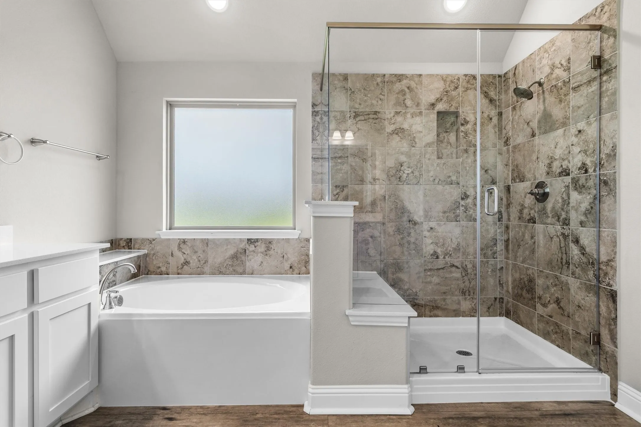 Single Family Residence For Sale in Rockwall County , 312 Ledstone Court, Rockwall, Texas 75032, 5 Bedroom, 4 Bathroom, 3 Garage spaces, 3,731 Sqft, built in 2021, mls#21318826, Real Estate Agent in Rockwall, Homes For Sale in Rockwall county, Homes For Sale in Rockwall, Realtor in Rockwall Texas, Real Estate Brokerage Independent Realty Texas, Luminita Cordes Realtor