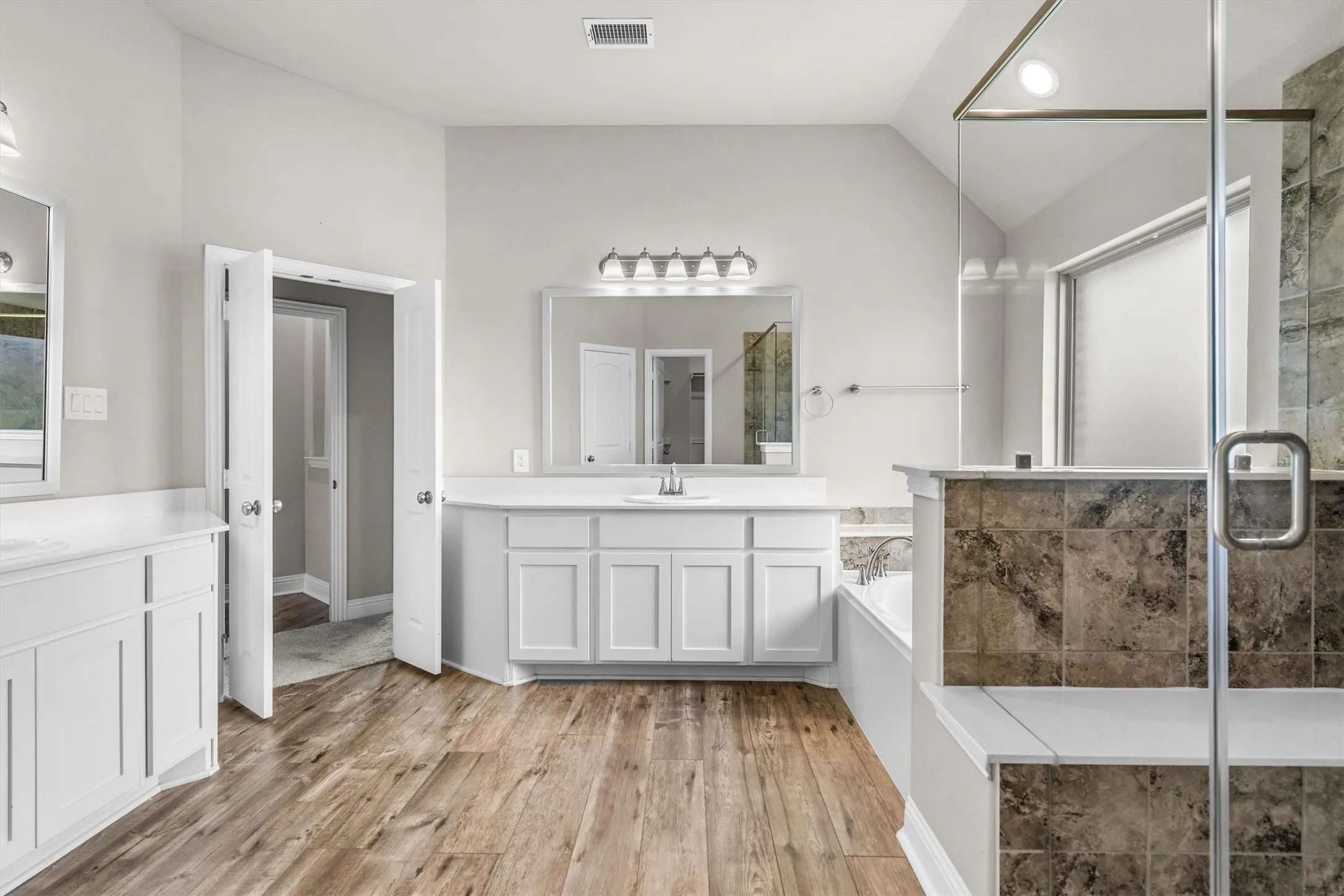 Single Family Residence For Sale in Rockwall County , 312 Ledstone Court, Rockwall, Texas 75032, 5 Bedroom, 4 Bathroom, 3 Garage spaces, 3,731 Sqft, built in 2021, mls#21318826, Real Estate Agent in Rockwall, Homes For Sale in Rockwall county, Homes For Sale in Rockwall, Realtor in Rockwall Texas, Real Estate Brokerage Independent Realty Texas, Luminita Cordes Realtor