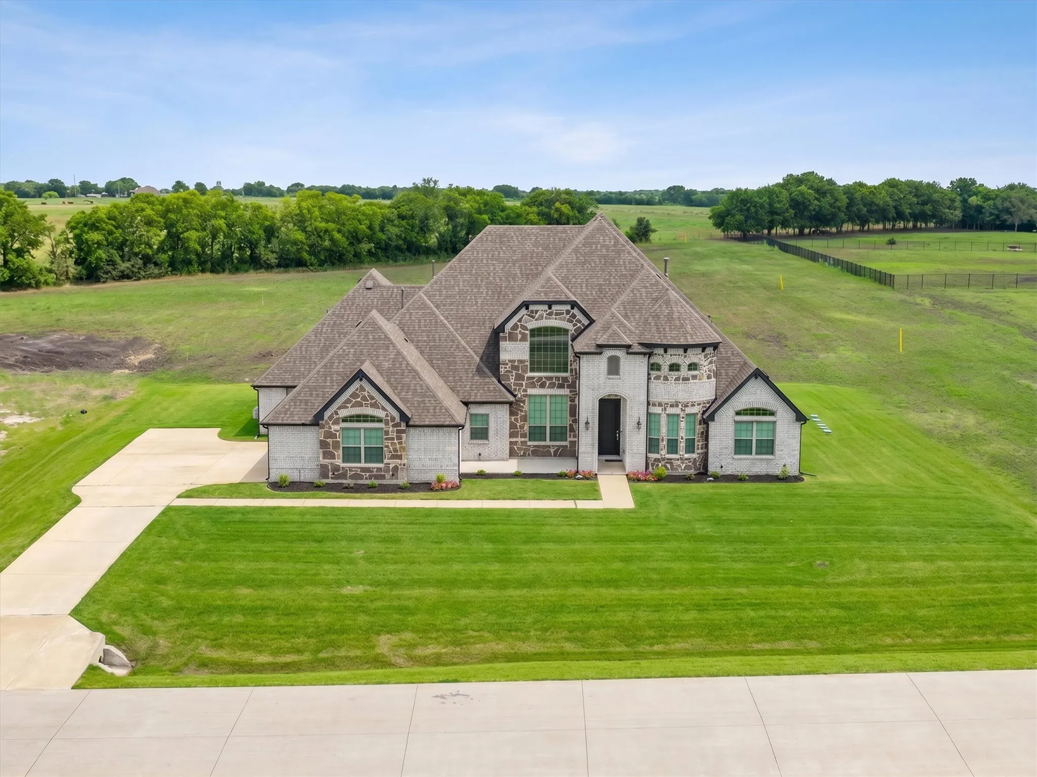 Single Family Residence For Sale in Rockwall County , 312 Ledstone Court, Rockwall, Texas 75032, 5 Bedroom, 4 Bathroom, 3 Garage spaces, 3,731 Sqft, built in 2021, mls#21318826, Real Estate Agent in Rockwall, Homes For Sale in Rockwall county, Homes For Sale in Rockwall, Realtor in Rockwall Texas, Real Estate Brokerage Independent Realty Texas, Luminita Cordes Realtor