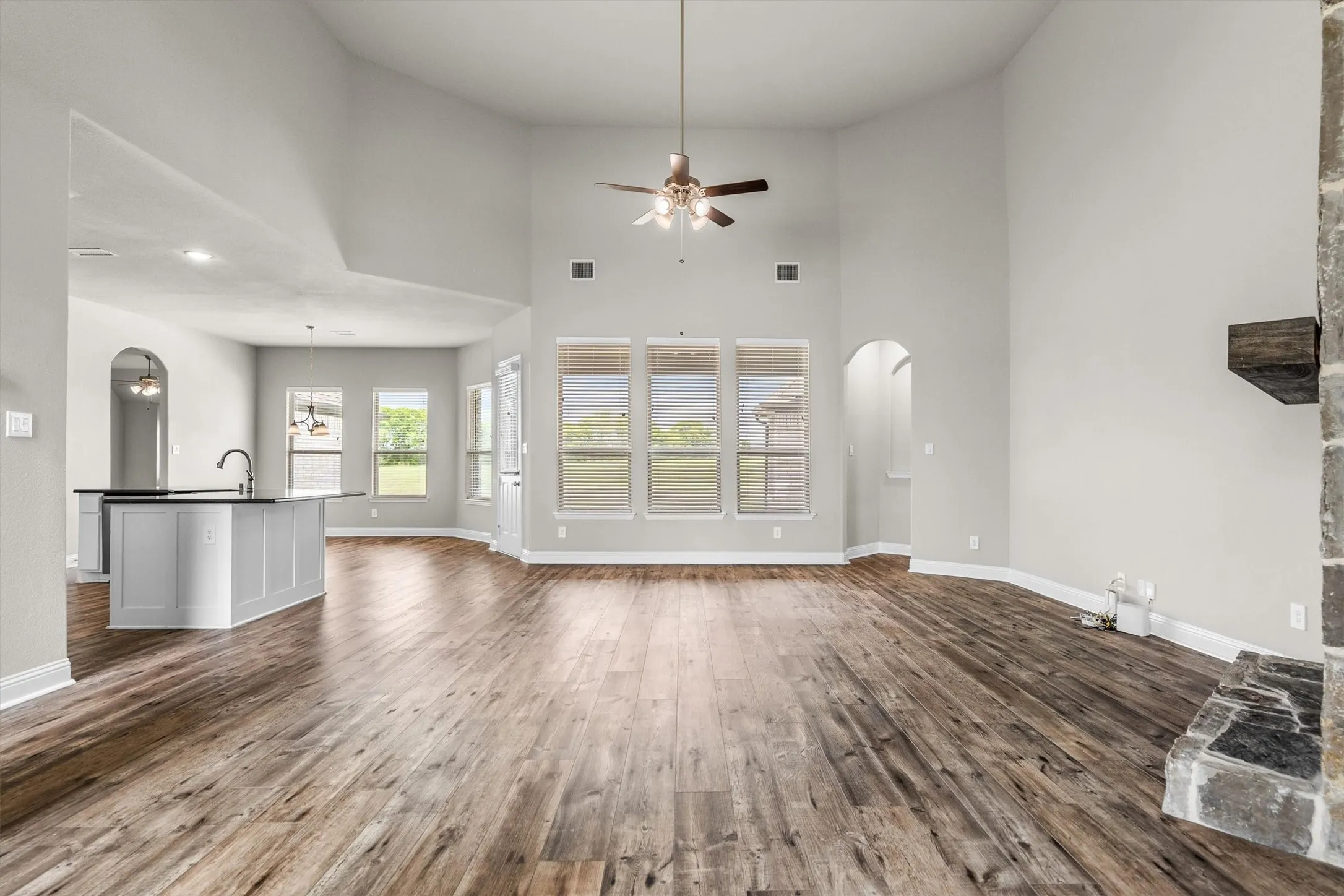 Single Family Residence For Sale in Rockwall County , 312 Ledstone Court, Rockwall, Texas 75032, 5 Bedroom, 4 Bathroom, 3 Garage spaces, 3,731 Sqft, built in 2021, mls#21318826, Real Estate Agent in Rockwall, Homes For Sale in Rockwall county, Homes For Sale in Rockwall, Realtor in Rockwall Texas, Real Estate Brokerage Independent Realty Texas, Luminita Cordes Realtor