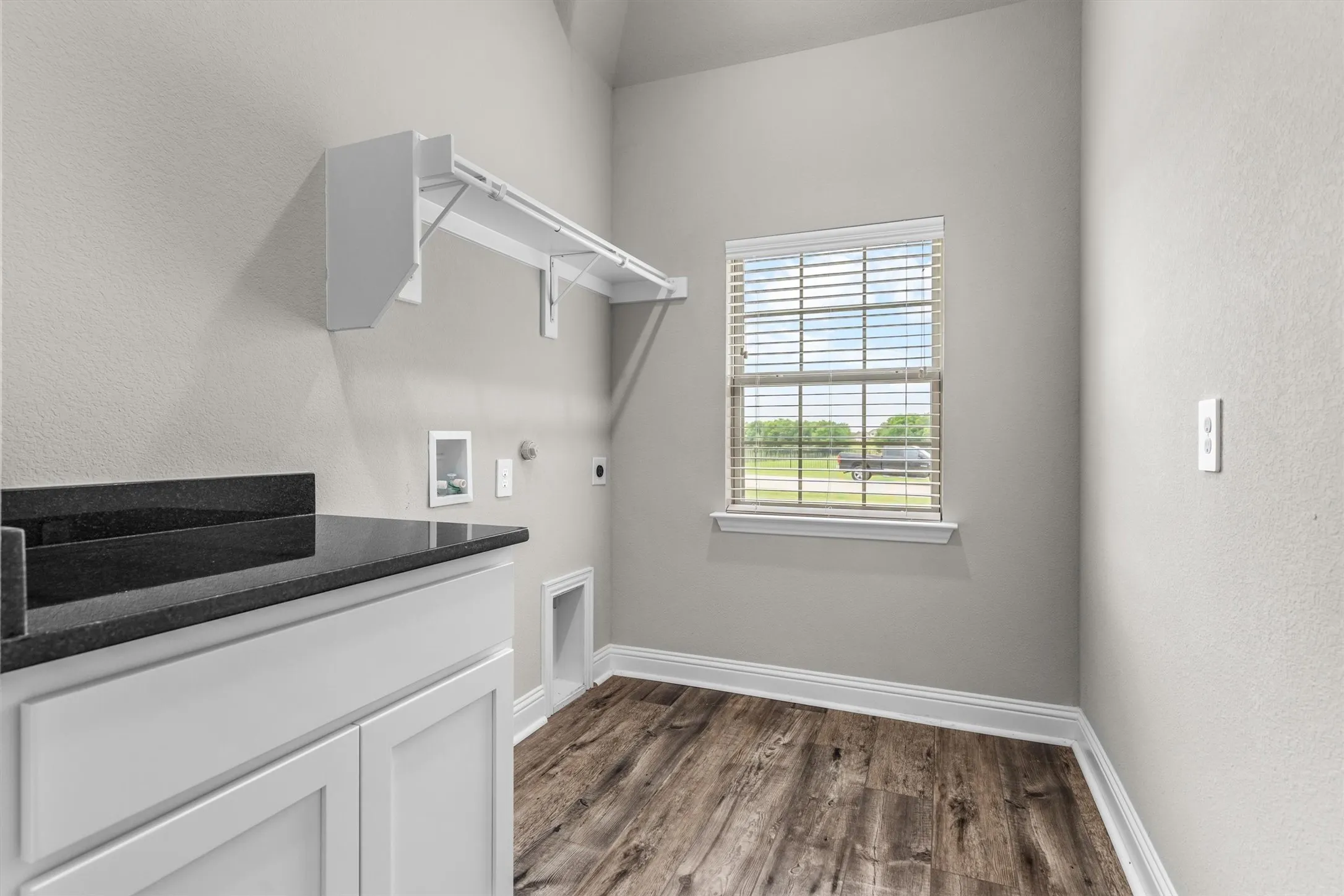 Single Family Residence For Sale in Rockwall County , 312 Ledstone Court, Rockwall, Texas 75032, 5 Bedroom, 4 Bathroom, 3 Garage spaces, 3,731 Sqft, built in 2021, mls#21318826, Real Estate Agent in Rockwall, Homes For Sale in Rockwall county, Homes For Sale in Rockwall, Realtor in Rockwall Texas, Real Estate Brokerage Independent Realty Texas, Luminita Cordes Realtor
