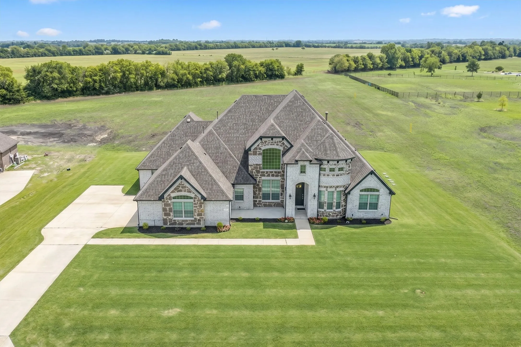 Single Family Residence For Sale in Rockwall County , 312 Ledstone Court, Rockwall, Texas 75032, 5 Bedroom, 4 Bathroom, 3 Garage spaces, 3,731 Sqft, built in 2021, mls#21318826, Real Estate Agent in Rockwall, Homes For Sale in Rockwall county, Homes For Sale in Rockwall, Realtor in Rockwall Texas, Real Estate Brokerage Independent Realty Texas, Luminita Cordes Realtor