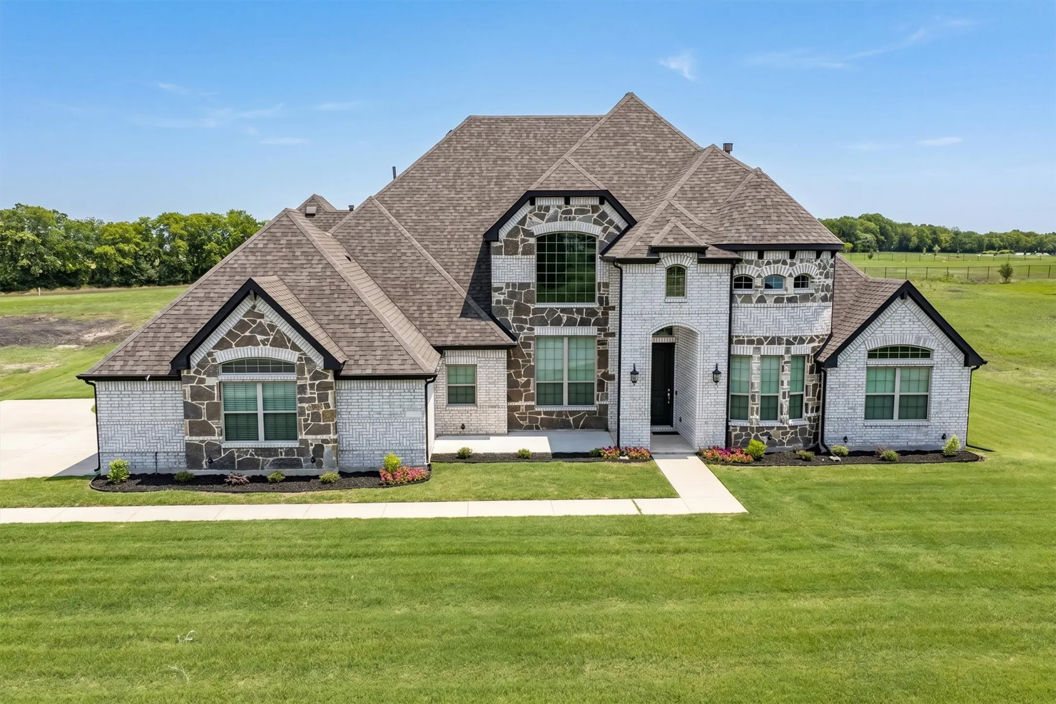 Single Family Residence For Sale in Rockwall County , 312 Ledstone Court, Rockwall, Texas 75032, 5 Bedroom, 4 Bathroom, 3 Garage spaces, 3,731 Sqft, built in 2021, mls#21318826, Real Estate Agent in Rockwall, Homes For Sale in Rockwall county, Homes For Sale in Rockwall, Realtor in Rockwall Texas, Real Estate Brokerage Independent Realty Texas, Luminita Cordes Realtor