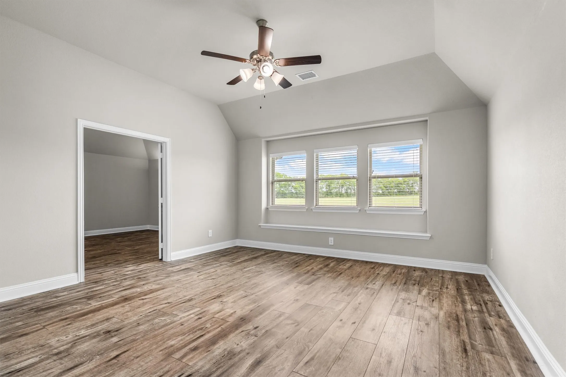 Single Family Residence For Sale in Rockwall County , 312 Ledstone Court, Rockwall, Texas 75032, 5 Bedroom, 4 Bathroom, 3 Garage spaces, 3,731 Sqft, built in 2021, mls#21318826, Real Estate Agent in Rockwall, Homes For Sale in Rockwall county, Homes For Sale in Rockwall, Realtor in Rockwall Texas, Real Estate Brokerage Independent Realty Texas, Luminita Cordes Realtor