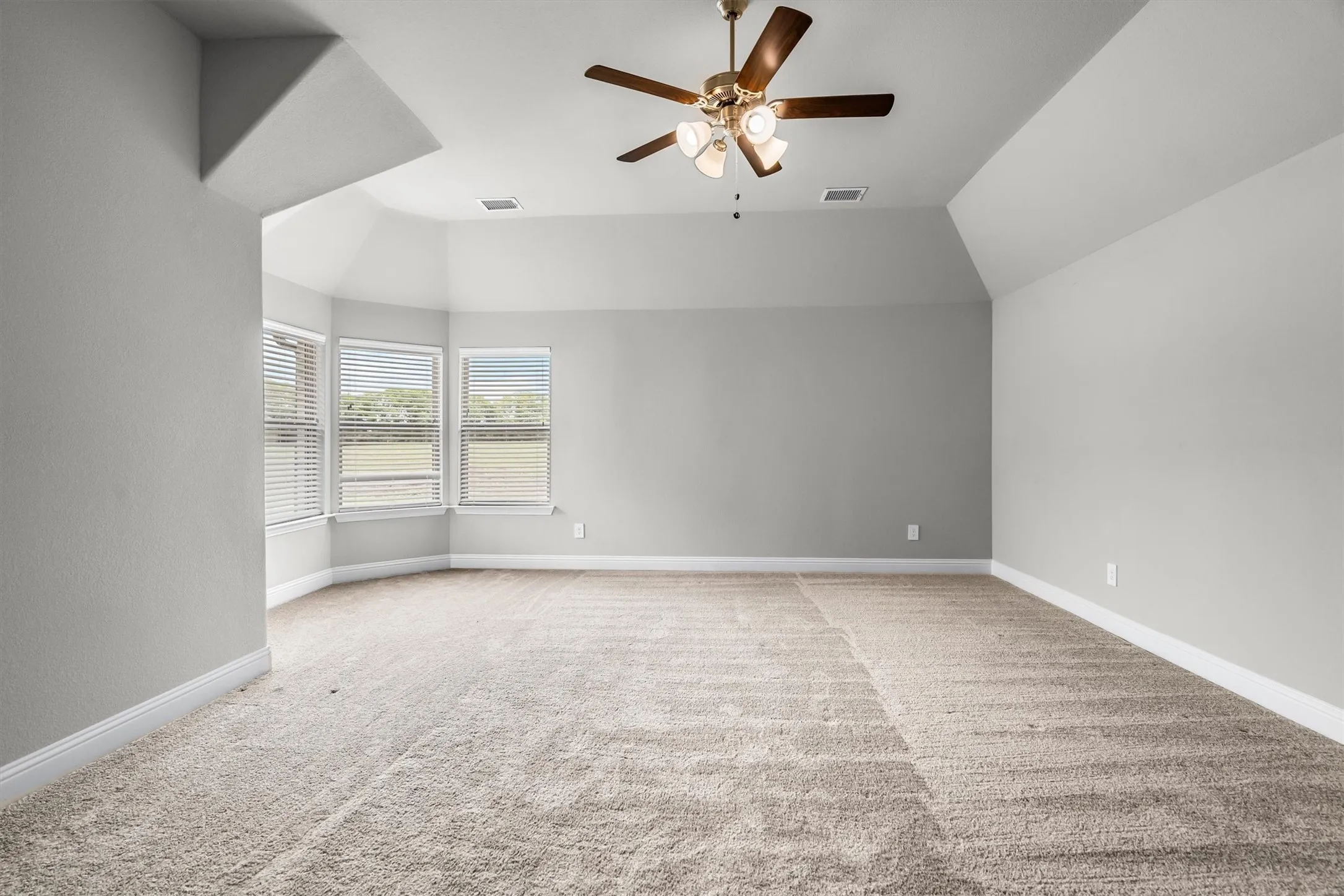 Single Family Residence For Sale in Rockwall County , 312 Ledstone Court, Rockwall, Texas 75032, 5 Bedroom, 4 Bathroom, 3 Garage spaces, 3,731 Sqft, built in 2021, mls#21318826, Real Estate Agent in Rockwall, Homes For Sale in Rockwall county, Homes For Sale in Rockwall, Realtor in Rockwall Texas, Real Estate Brokerage Independent Realty Texas, Luminita Cordes Realtor