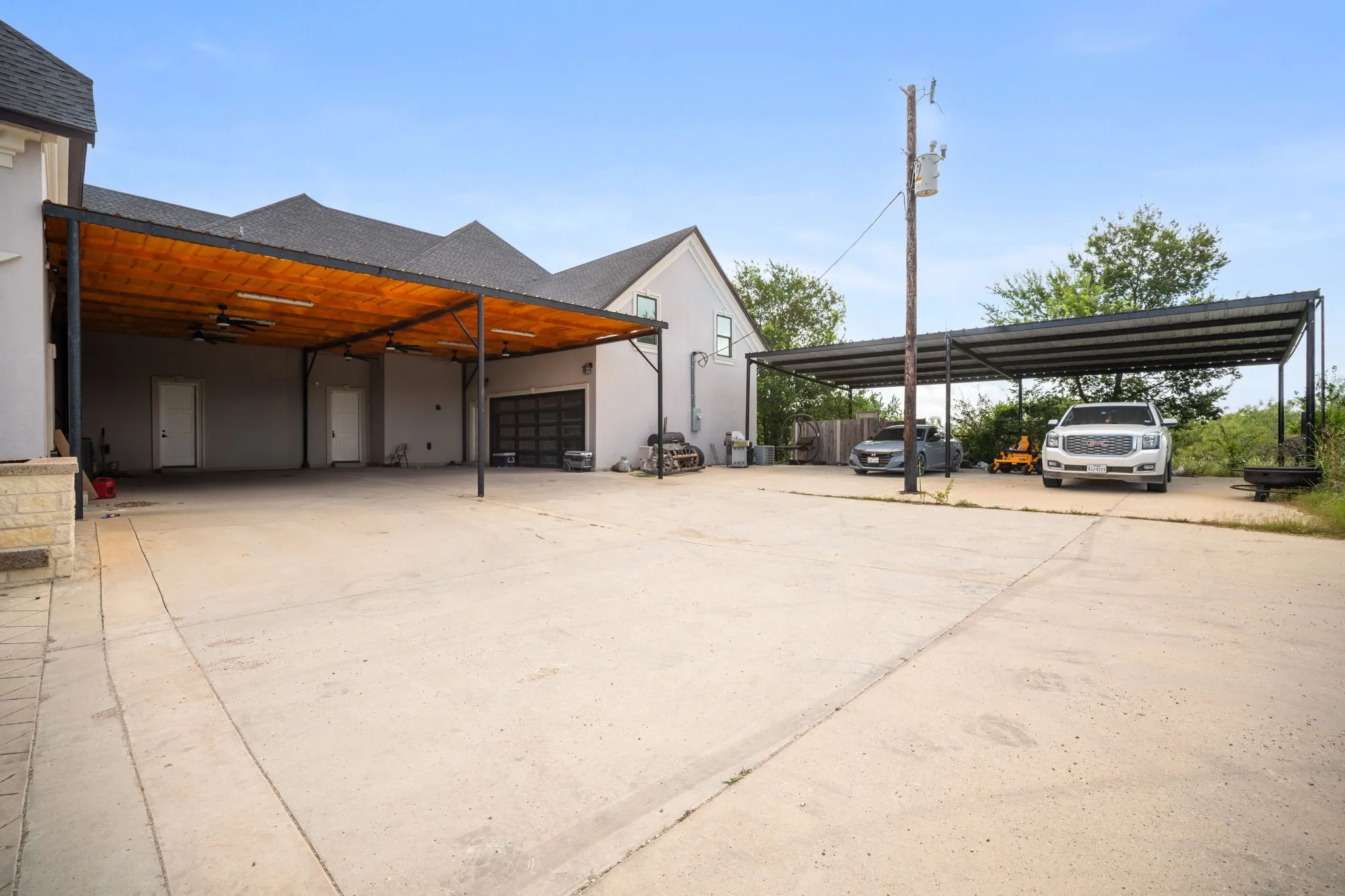 Single Family Residence For Sale in Navarro County , 6471 NE County ROAD 1040, Rice, Texas 75155, 9 Bedrooms, 8 Bathrooms, 4 Garage spaces, 7,439 Sqft, built in 2024, Price $2,000,000, mls#21324410, Real Estate Agent in Rice, Homes For Sale in Navarro county, Homes For Sale in Rice, Realtor in Rice Texas, Real Estate Brokerage Independent Realty Texas, Luminita Cordes Realtor