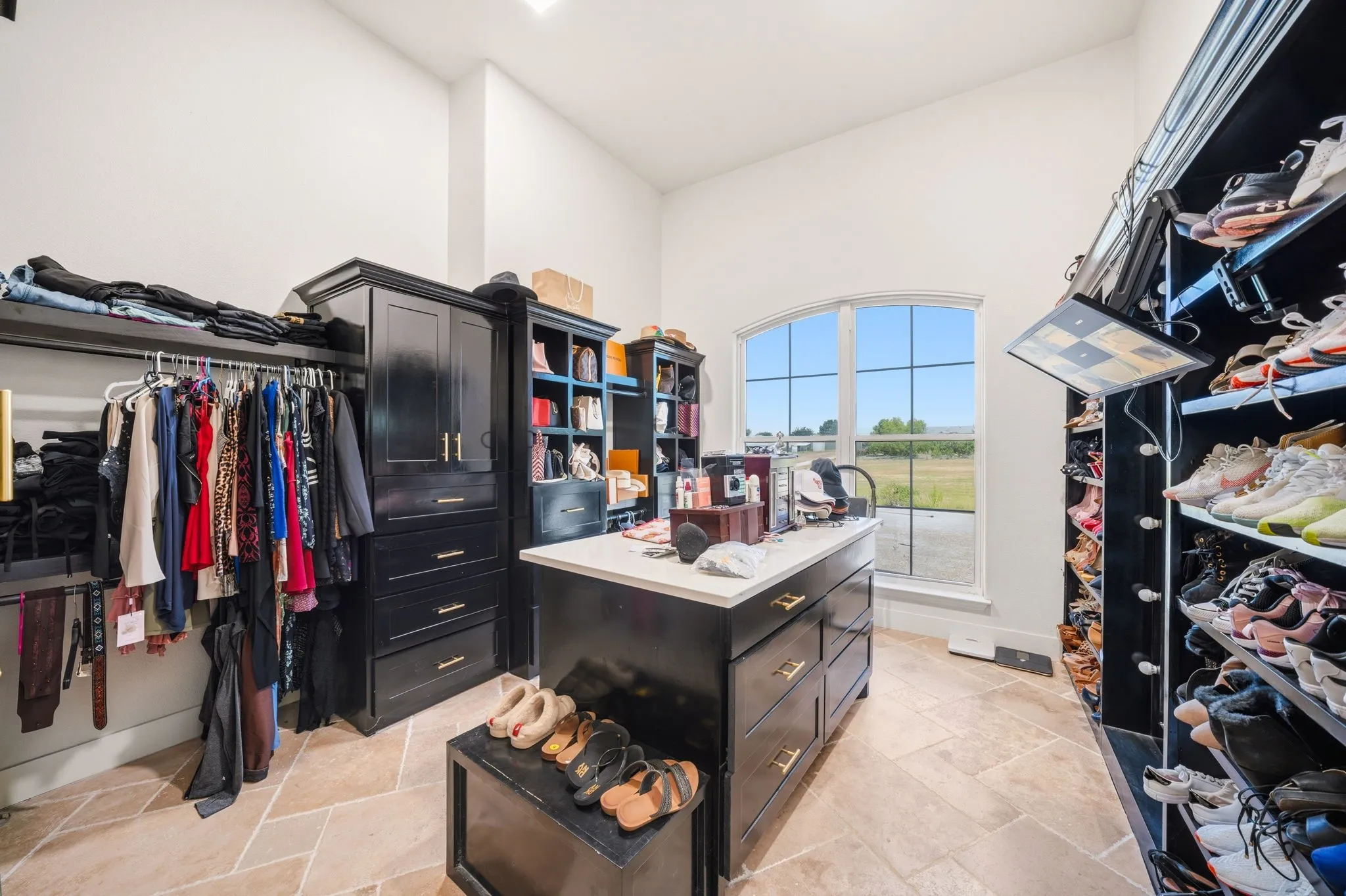 Single Family Residence For Sale in Navarro County , 6471 NE County ROAD 1040, Rice, Texas 75155, 9 Bedrooms, 8 Bathrooms, 4 Garage spaces, 7,439 Sqft, built in 2024, Price $2,000,000, mls#21324410, Real Estate Agent in Rice, Homes For Sale in Navarro county, Homes For Sale in Rice, Realtor in Rice Texas, Real Estate Brokerage Independent Realty Texas, Luminita Cordes Realtor