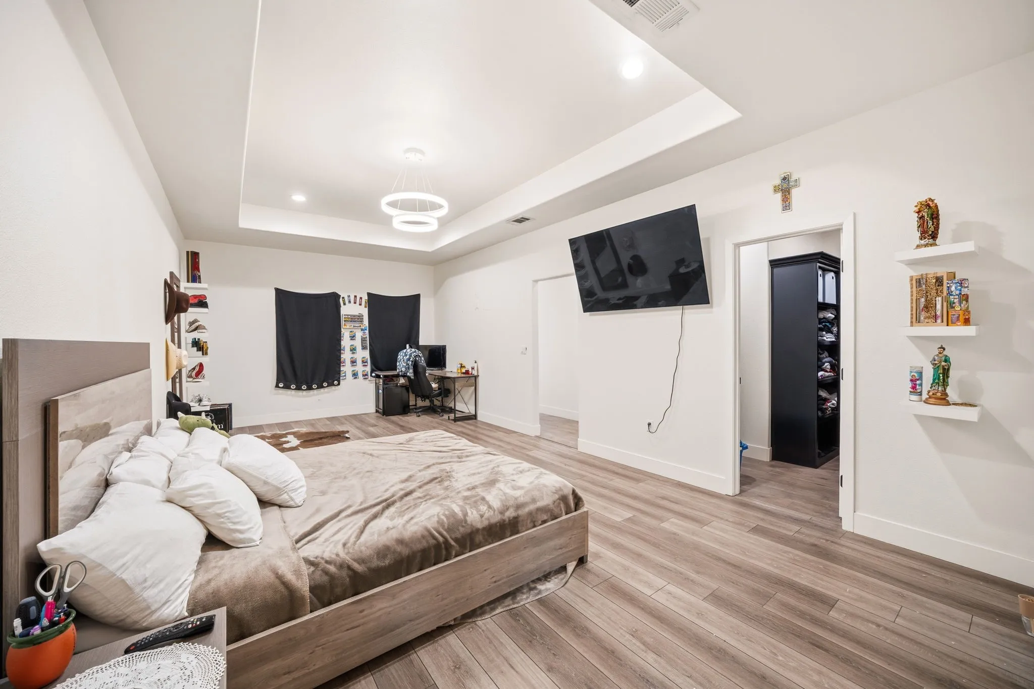 Single Family Residence For Sale in Navarro County , 6471 NE County ROAD 1040, Rice, Texas 75155, 9 Bedrooms, 8 Bathrooms, 4 Garage spaces, 7,439 Sqft, built in 2024, Price $2,000,000, mls#21324410, Real Estate Agent in Rice, Homes For Sale in Navarro county, Homes For Sale in Rice, Realtor in Rice Texas, Real Estate Brokerage Independent Realty Texas, Luminita Cordes Realtor