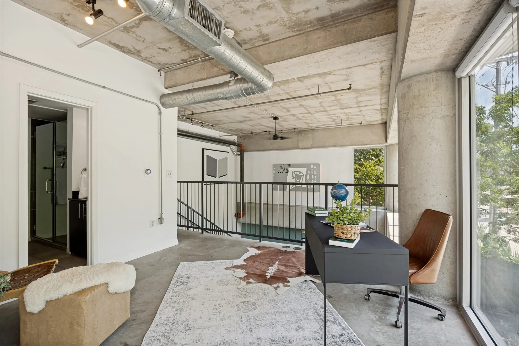 Condominium For Sale in Dallas County , 1001 Belleview Street 101, Dallas, Texas 75215, 1 Bedroom, 2 Bathroom, 2 Garage spaces, 1,010 Sqft, built in 2007, mls#21323728, Real Estate Agent in Dallas, Homes For Sale in Dallas county, Homes For Sale in Dallas, Realtor in Dallas Texas, Real Estate Brokerage Independent Realty Texas, Luminita Cordes Realtor