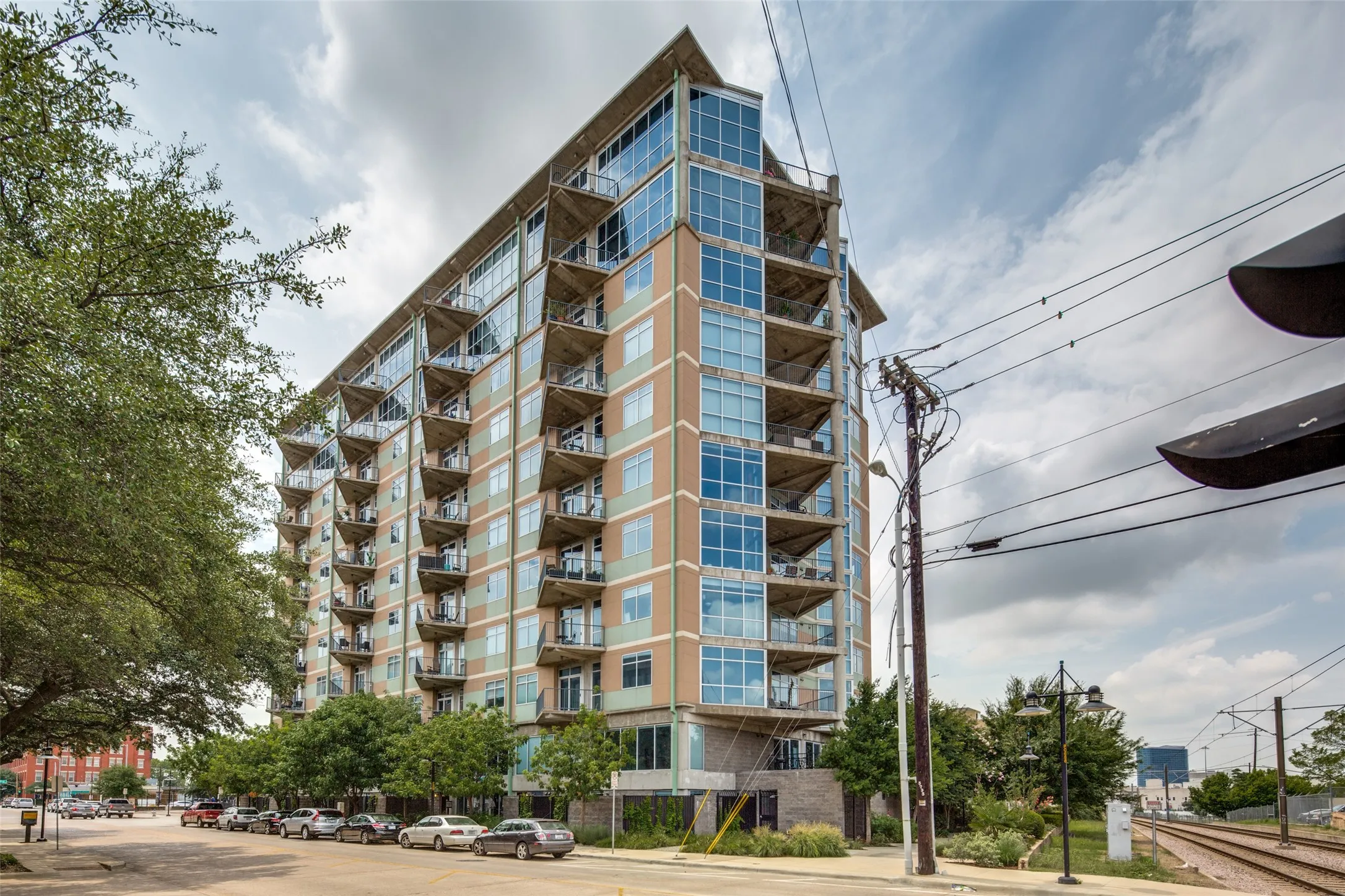 Condominium For Sale in Dallas County , 1001 Belleview Street 101, Dallas, Texas 75215, 1 Bedroom, 2 Bathroom, 2 Garage spaces, 1,010 Sqft, built in 2007, mls#21323728, Real Estate Agent in Dallas, Homes For Sale in Dallas county, Homes For Sale in Dallas, Realtor in Dallas Texas, Real Estate Brokerage Independent Realty Texas, Luminita Cordes Realtor