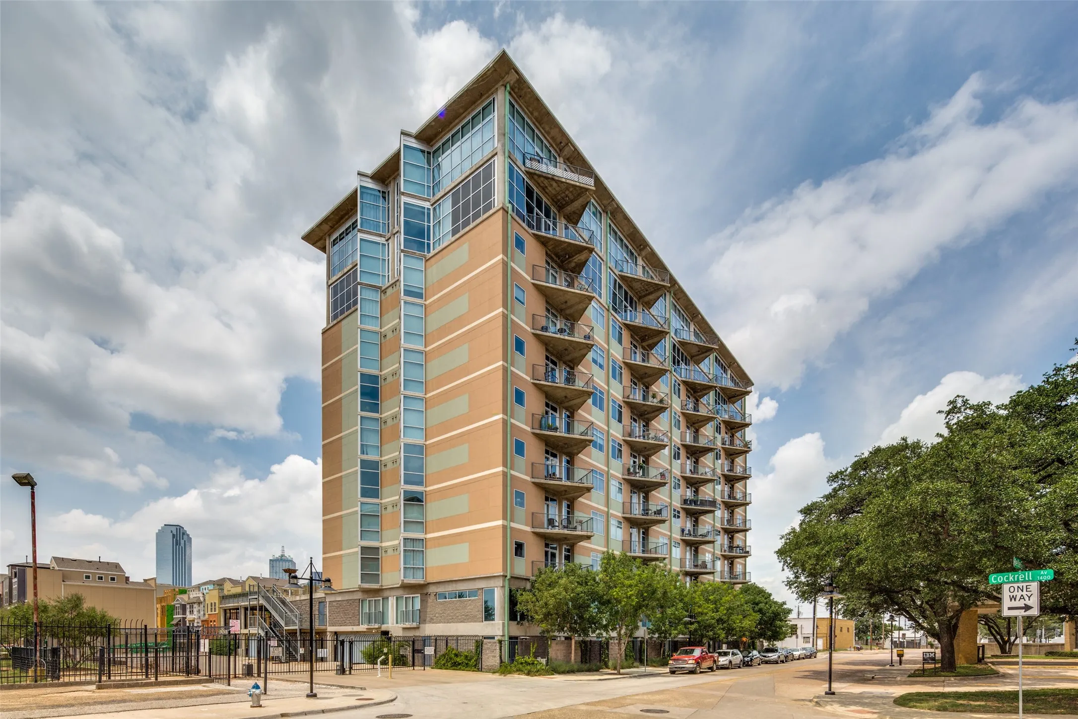 Condominium For Sale in Dallas County , 1001 Belleview Street 101, Dallas, Texas 75215, 1 Bedroom, 2 Bathroom, 2 Garage spaces, 1,010 Sqft, built in 2007, mls#21323728, Real Estate Agent in Dallas, Homes For Sale in Dallas county, Homes For Sale in Dallas, Realtor in Dallas Texas, Real Estate Brokerage Independent Realty Texas, Luminita Cordes Realtor