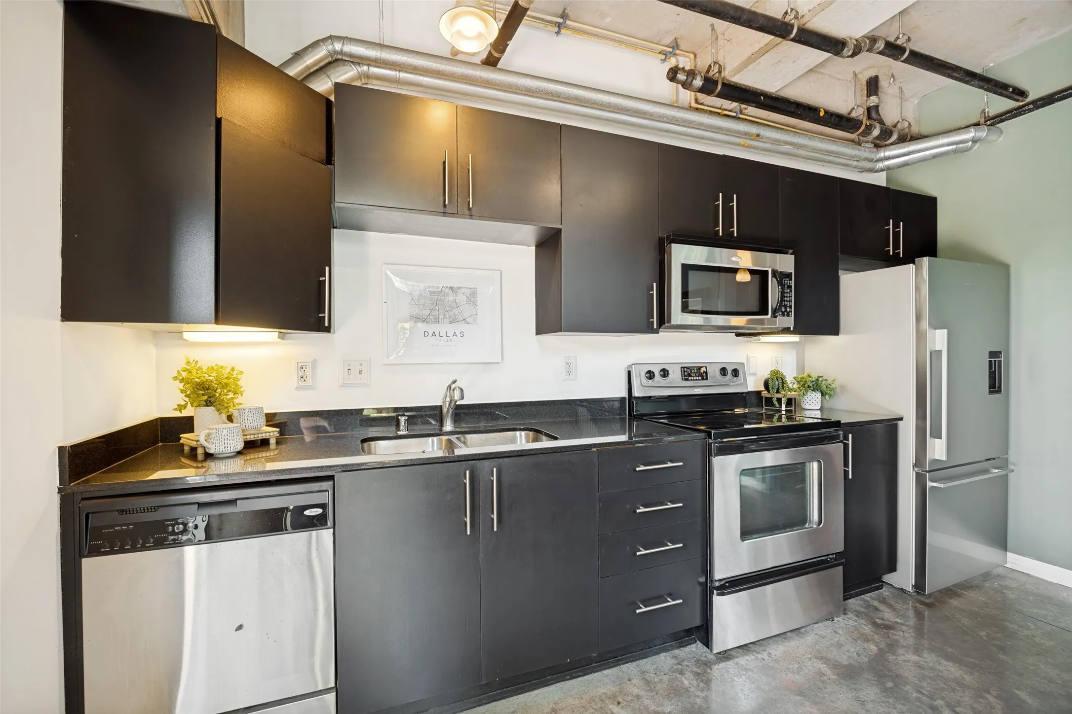 Condominium For Sale in Dallas County , 1001 Belleview Street 101, Dallas, Texas 75215, 1 Bedroom, 2 Bathroom, 2 Garage spaces, 1,010 Sqft, built in 2007, mls#21323728, Real Estate Agent in Dallas, Homes For Sale in Dallas county, Homes For Sale in Dallas, Realtor in Dallas Texas, Real Estate Brokerage Independent Realty Texas, Luminita Cordes Realtor