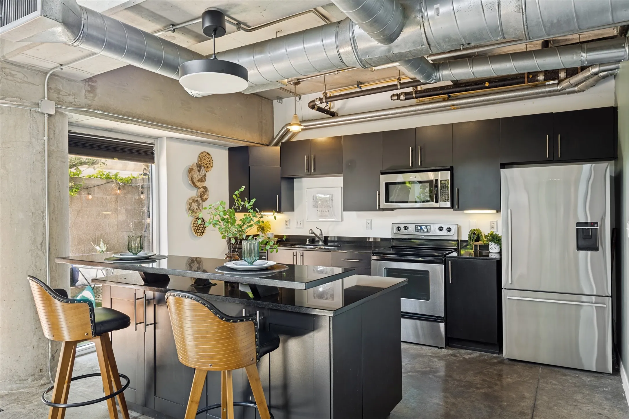 Condominium For Sale in Dallas County , 1001 Belleview Street 101, Dallas, Texas 75215, 1 Bedroom, 2 Bathroom, 2 Garage spaces, 1,010 Sqft, built in 2007, mls#21323728, Real Estate Agent in Dallas, Homes For Sale in Dallas county, Homes For Sale in Dallas, Realtor in Dallas Texas, Real Estate Brokerage Independent Realty Texas, Luminita Cordes Realtor