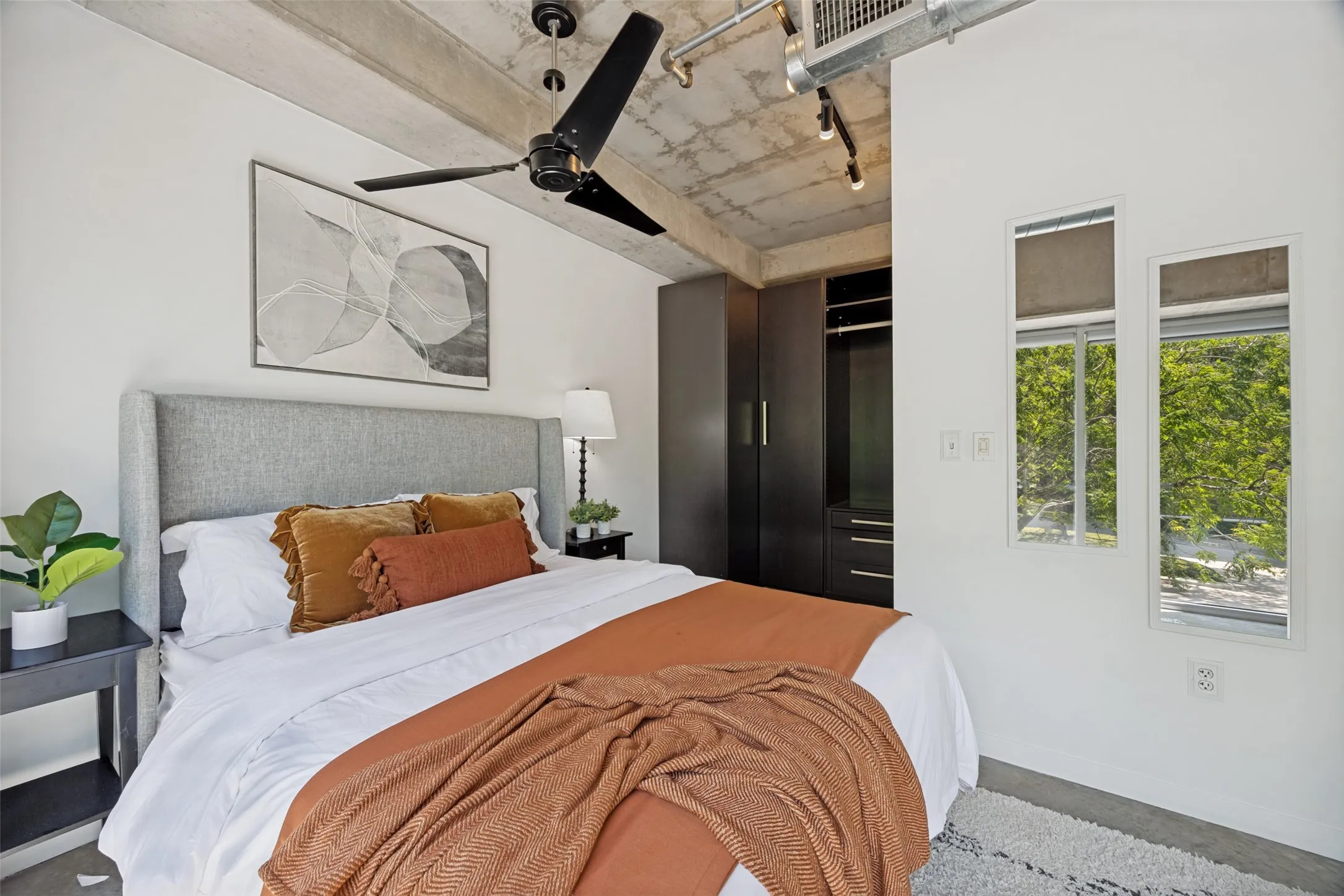 Condominium For Sale in Dallas County , 1001 Belleview Street 101, Dallas, Texas 75215, 1 Bedroom, 2 Bathroom, 2 Garage spaces, 1,010 Sqft, built in 2007, mls#21323728, Real Estate Agent in Dallas, Homes For Sale in Dallas county, Homes For Sale in Dallas, Realtor in Dallas Texas, Real Estate Brokerage Independent Realty Texas, Luminita Cordes Realtor