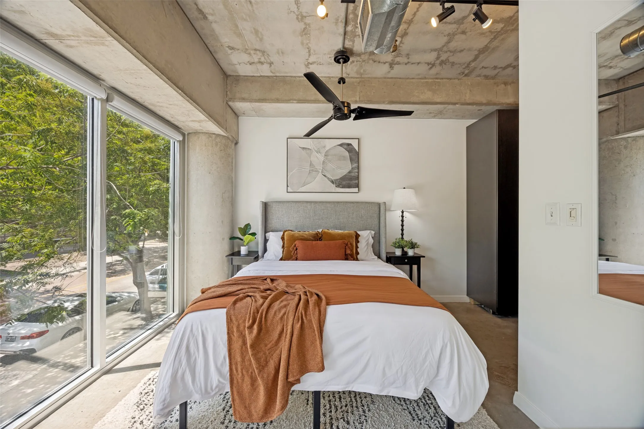 Condominium For Sale in Dallas County , 1001 Belleview Street 101, Dallas, Texas 75215, 1 Bedroom, 2 Bathroom, 2 Garage spaces, 1,010 Sqft, built in 2007, mls#21323728, Real Estate Agent in Dallas, Homes For Sale in Dallas county, Homes For Sale in Dallas, Realtor in Dallas Texas, Real Estate Brokerage Independent Realty Texas, Luminita Cordes Realtor