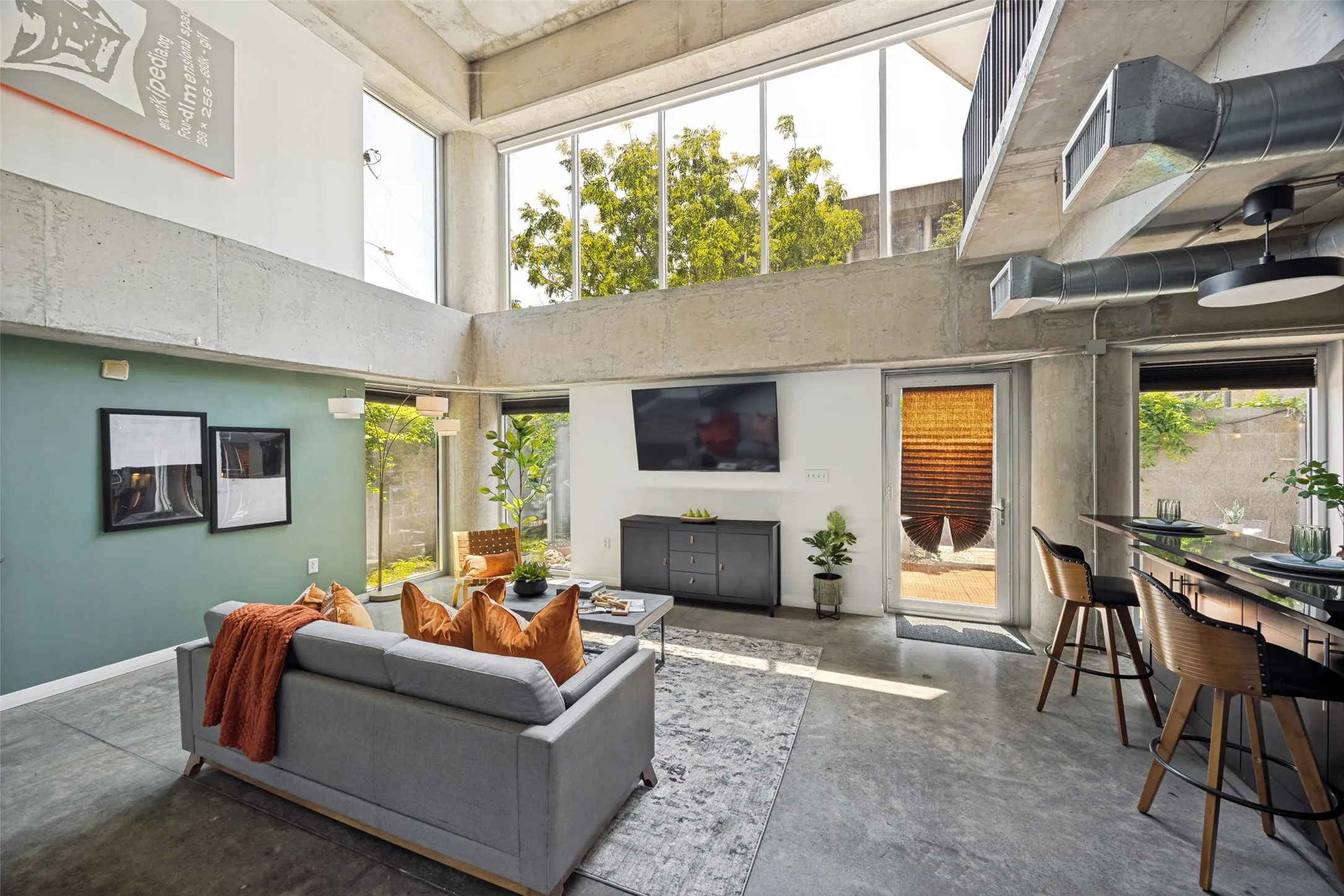 Condominium For Sale in Dallas County , 1001 Belleview Street 101, Dallas, Texas 75215, 1 Bedroom, 2 Bathroom, 2 Garage spaces, 1,010 Sqft, built in 2007, mls#21323728, Real Estate Agent in Dallas, Homes For Sale in Dallas county, Homes For Sale in Dallas, Realtor in Dallas Texas, Real Estate Brokerage Independent Realty Texas, Luminita Cordes Realtor